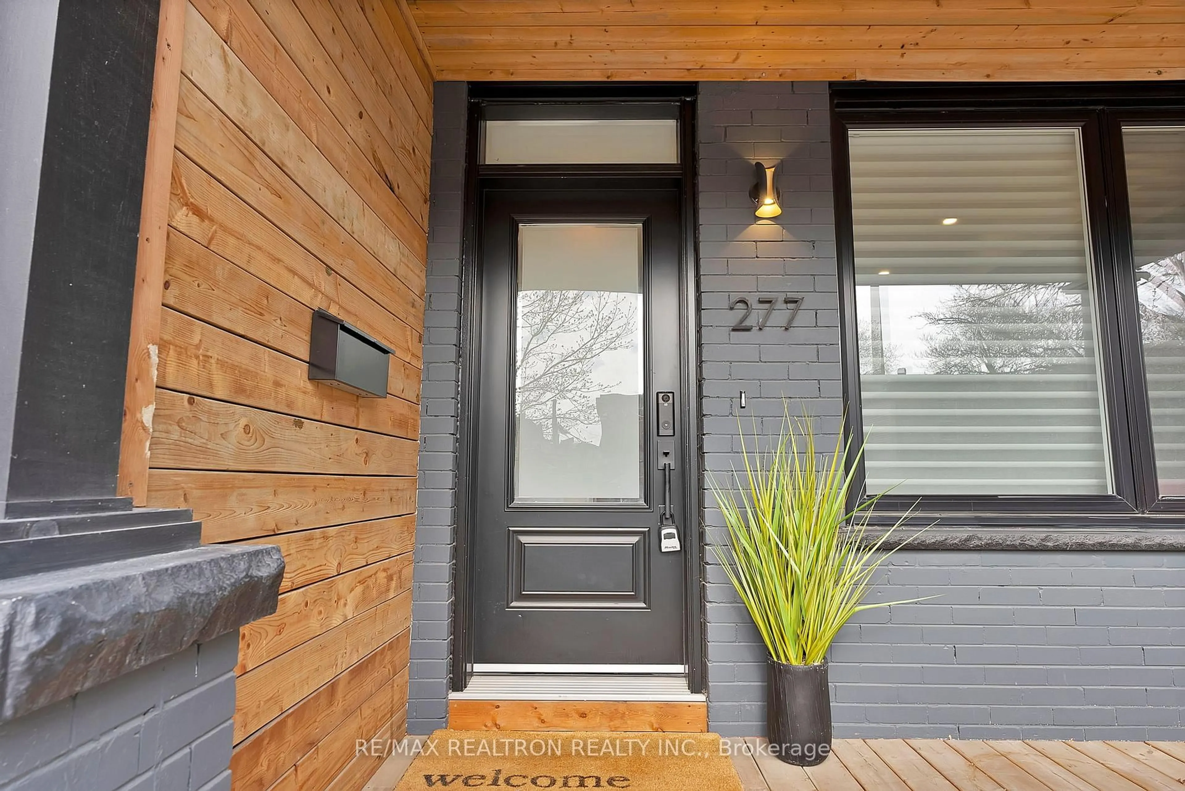 Indoor entryway for 277 Boston Ave, Toronto Ontario M4M 2V4