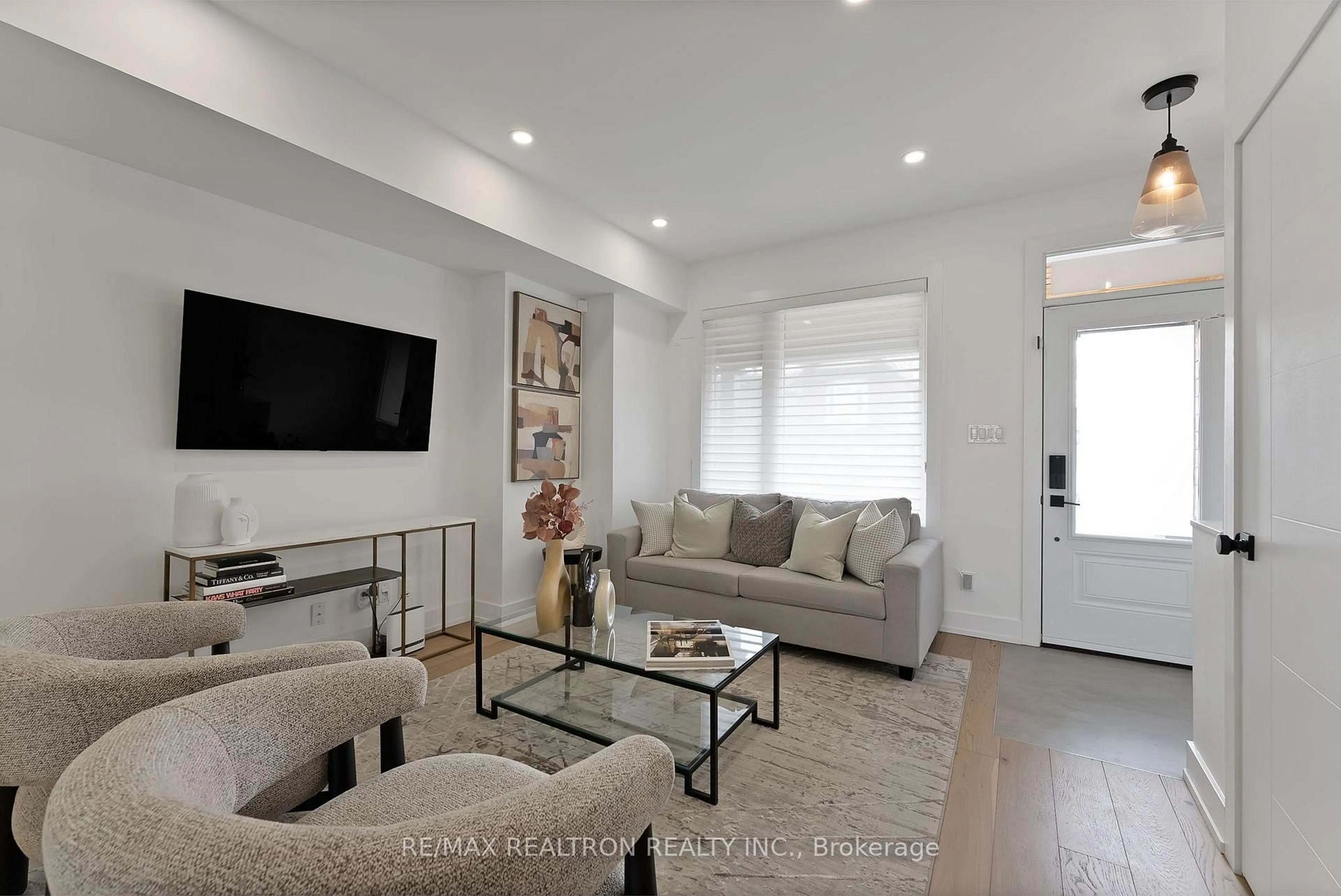Living room with furniture, unknown for 277 Boston Ave, Toronto Ontario M4M 2V4