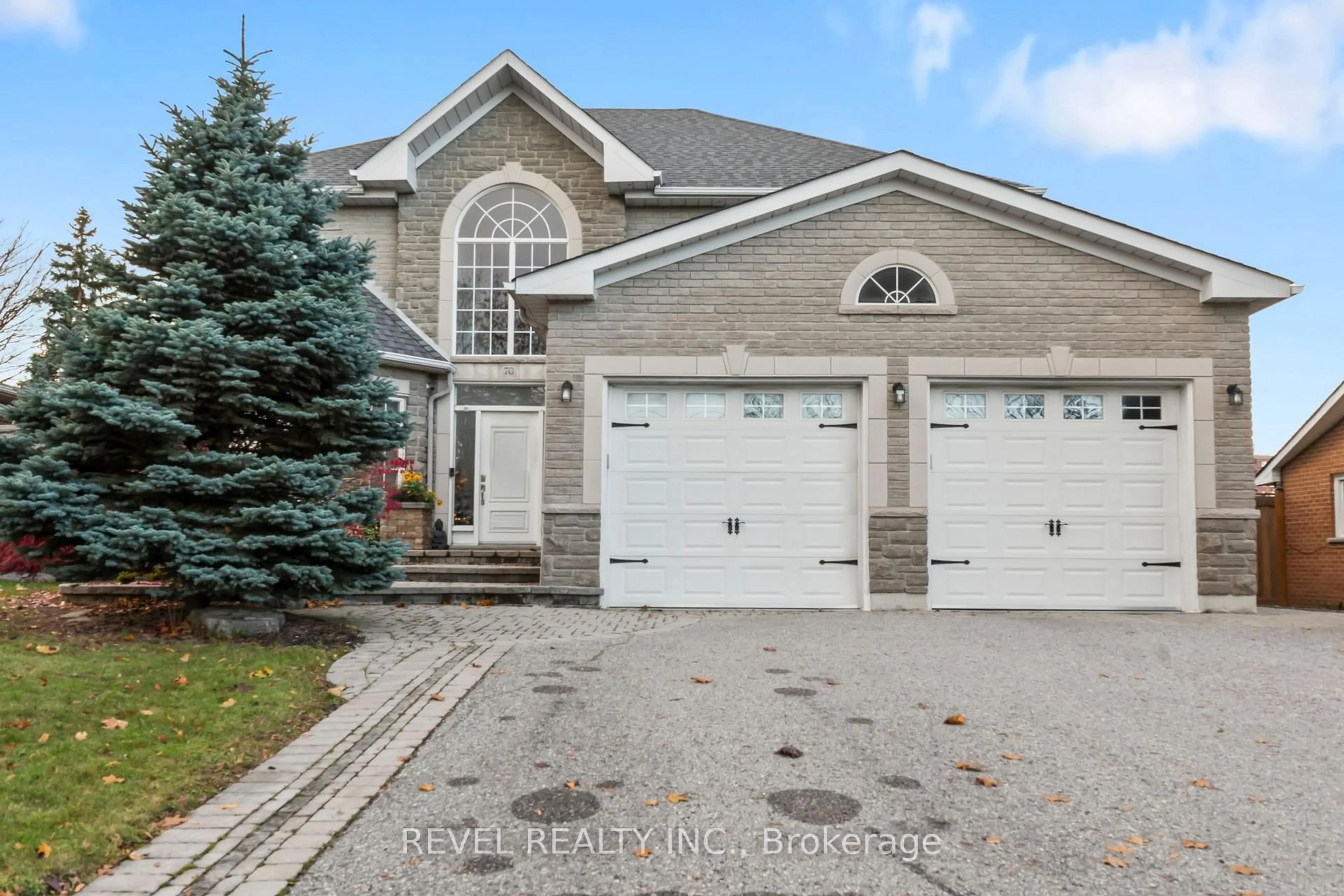 Home with brick exterior material, street for 70 Applewood Cres, Whitby Ontario L1N 2E6