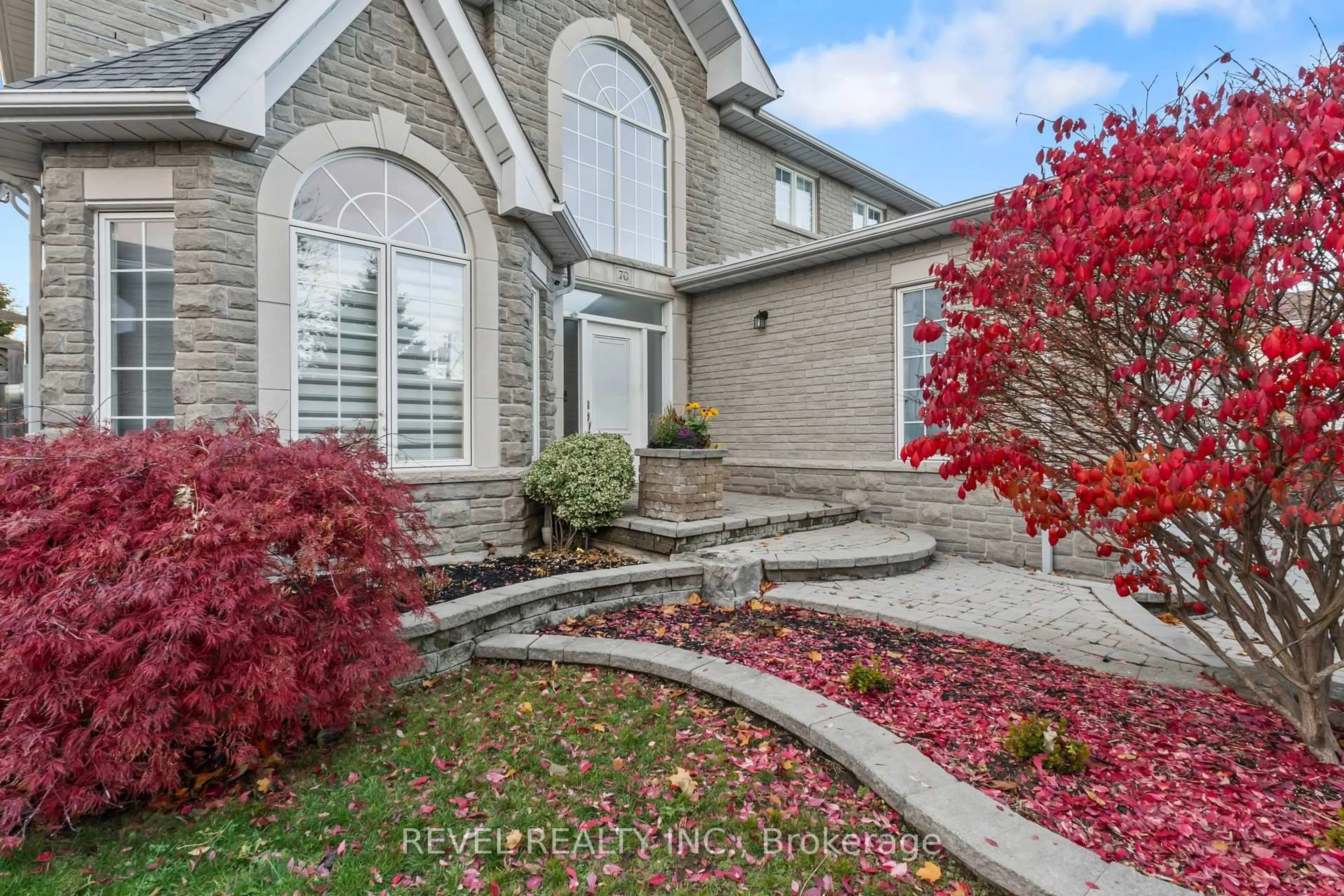 Home with brick exterior material, street for 70 Applewood Cres, Whitby Ontario L1N 2E6