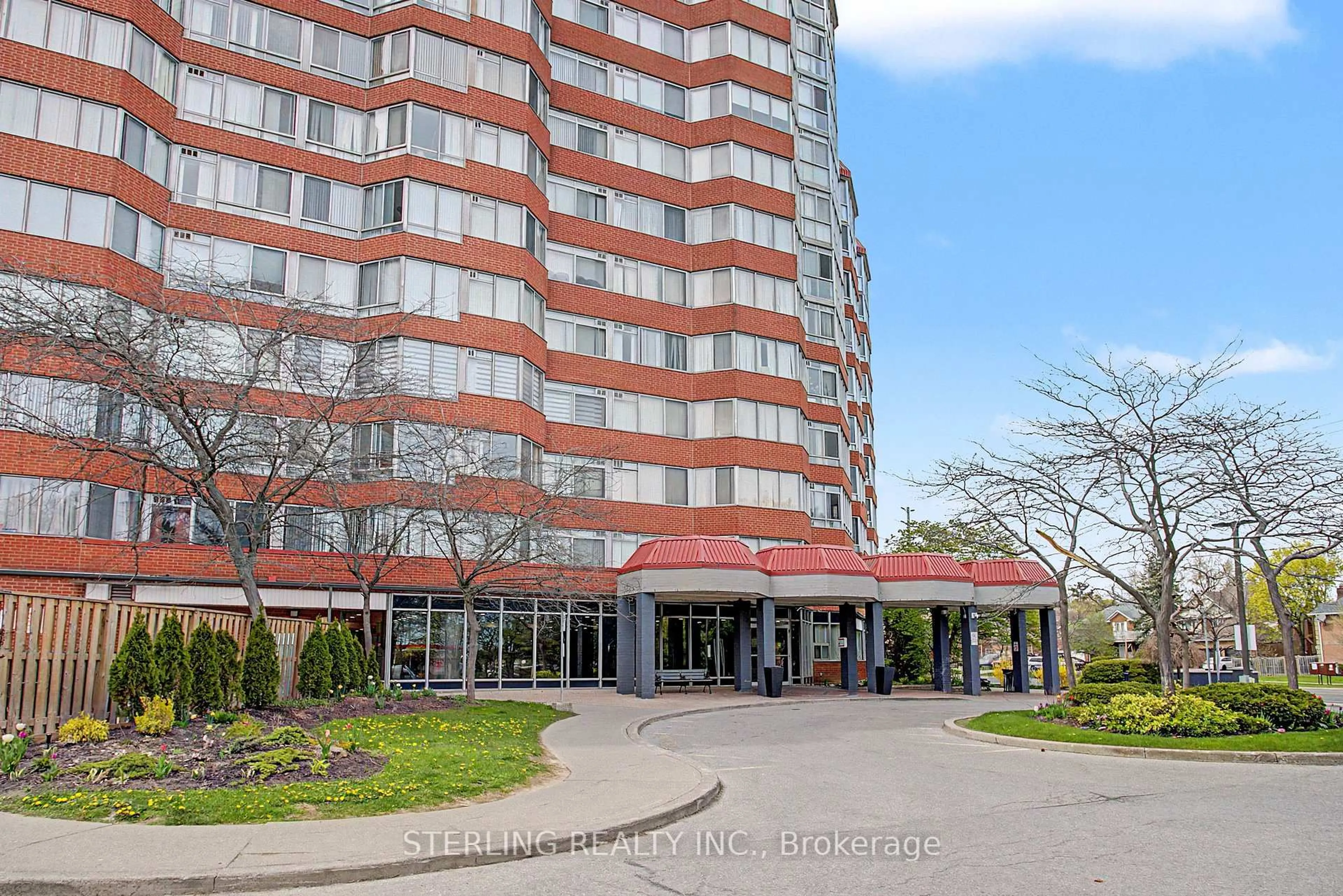 Indoor foyer for 11753 Sheppard Ave #821, Toronto Ontario M1B 5M3