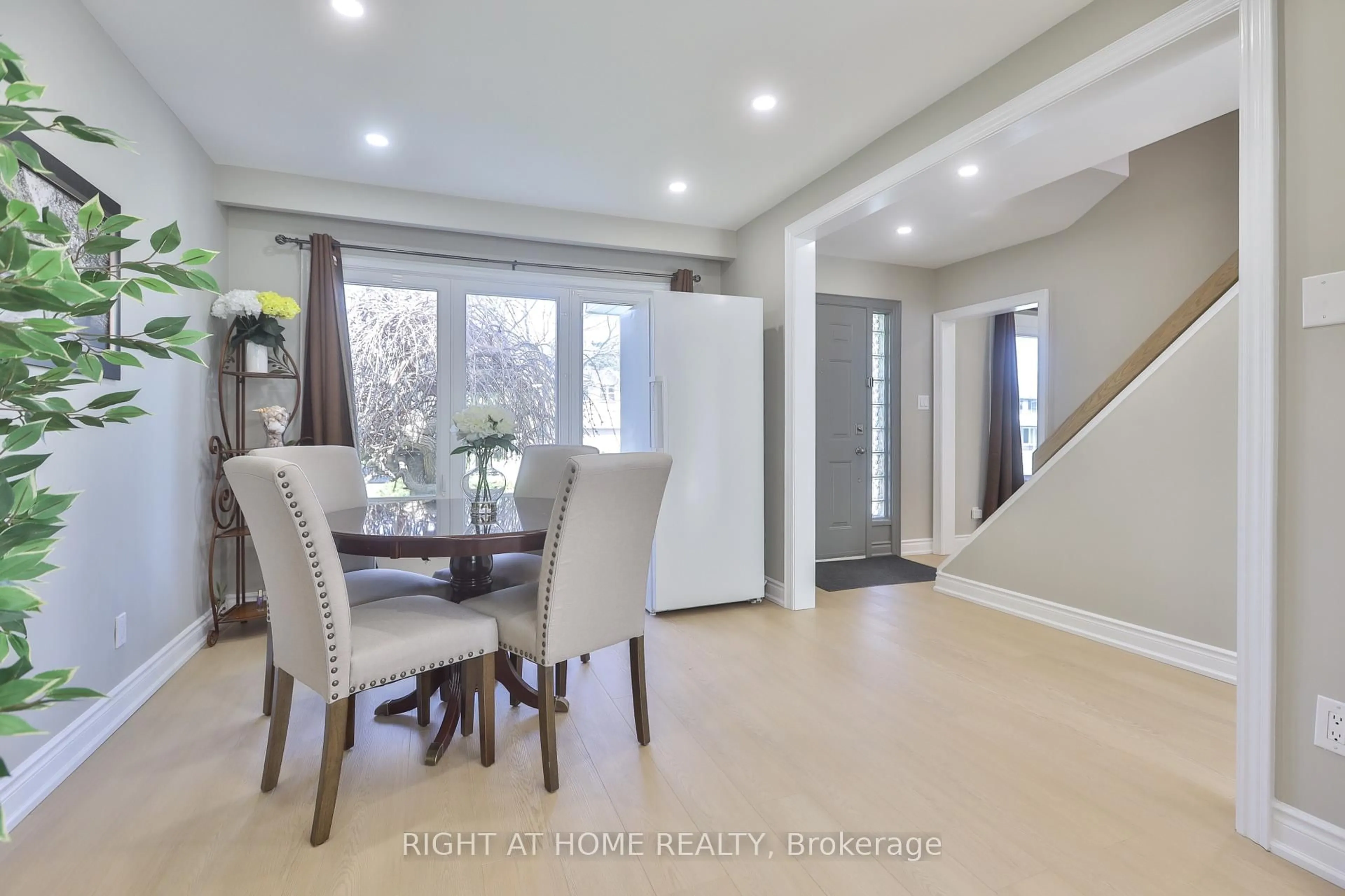 Dining room, unknown for 60 Aragon Ave, Toronto Ontario M1T 1X9