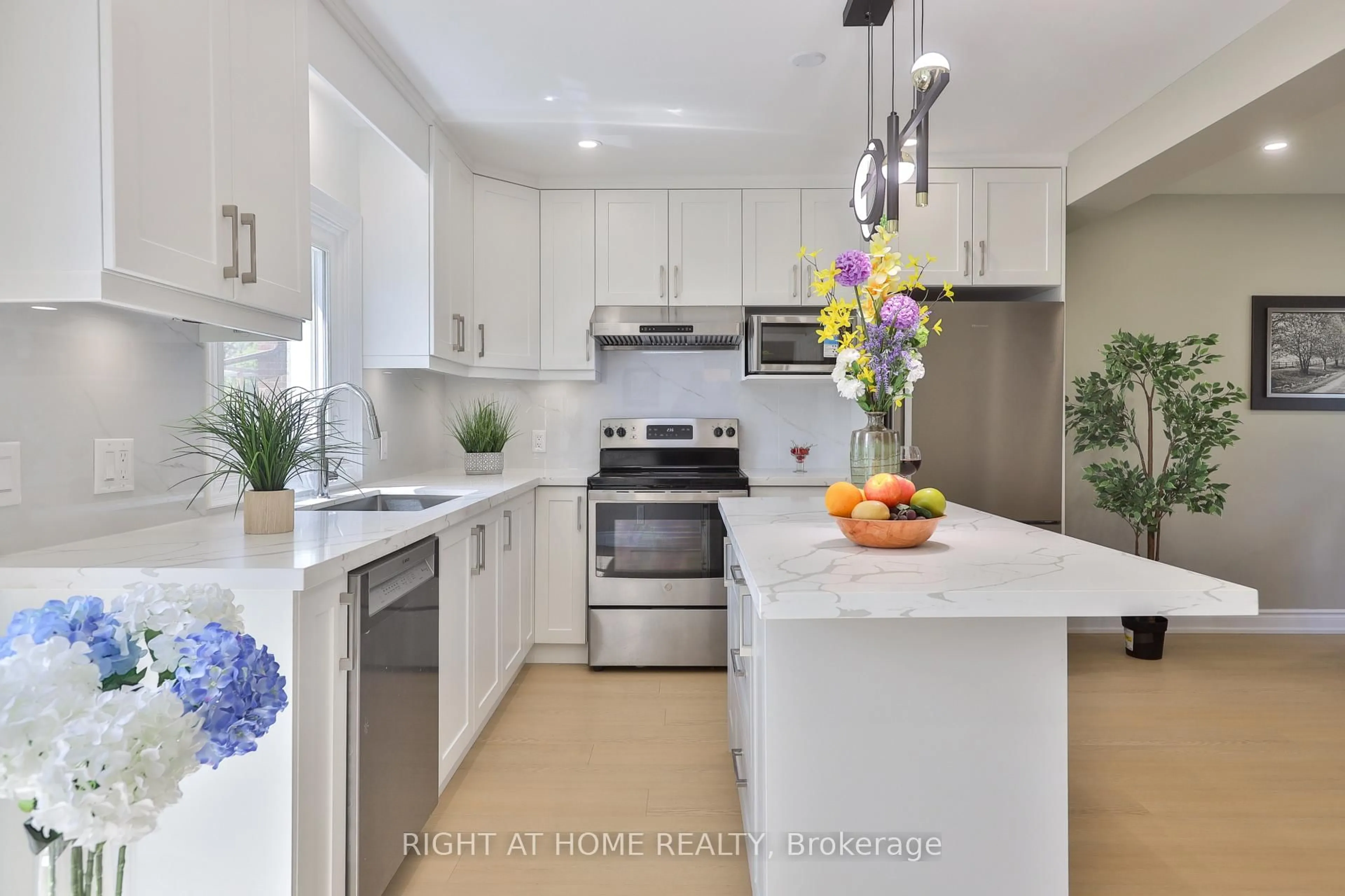 Open concept kitchen, ceramic/tile floor for 60 Aragon Ave, Toronto Ontario M1T 1X9