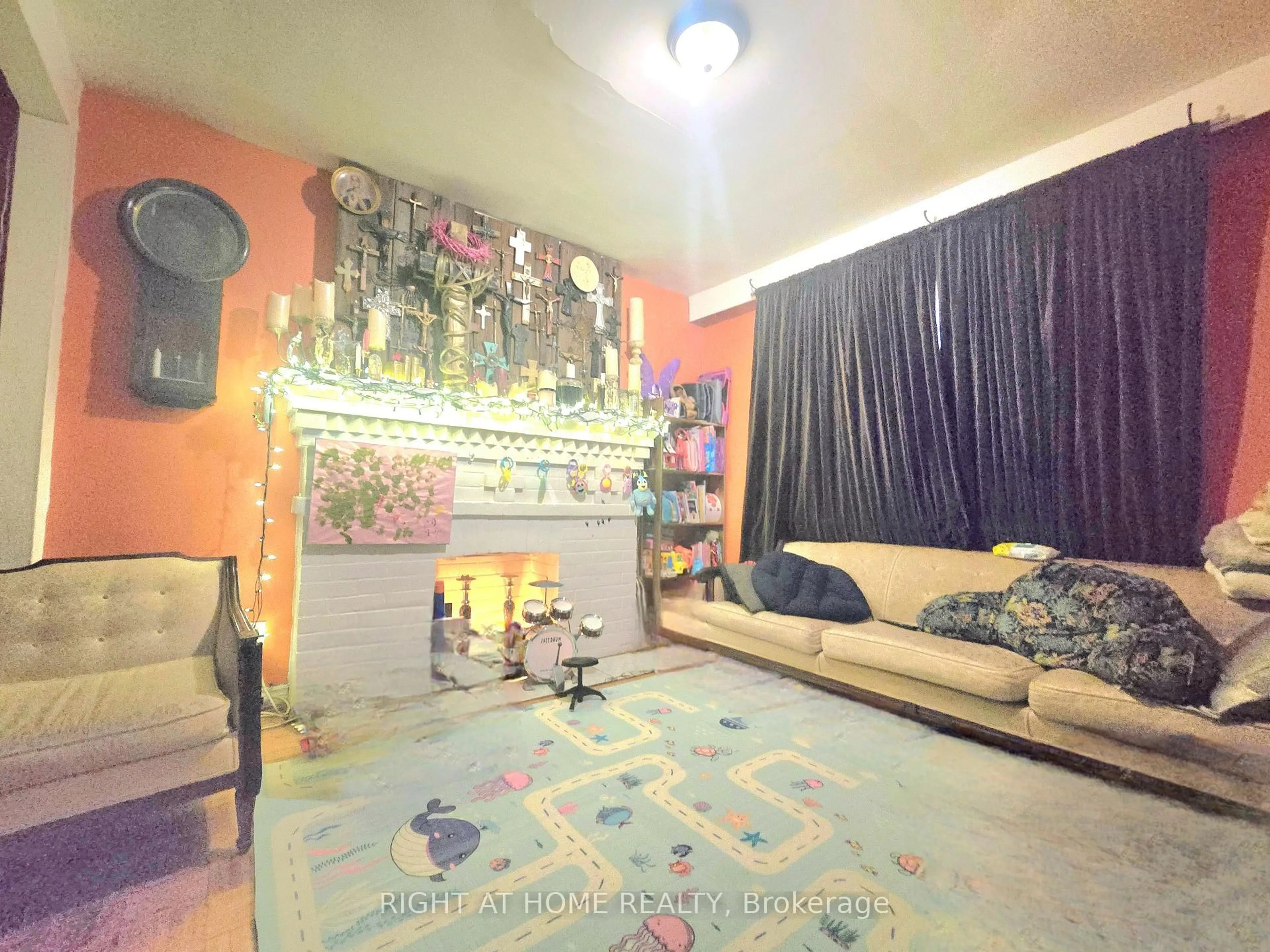 A pic of a room for 633 Greenwood Ave, Toronto Ontario M4J 4B1