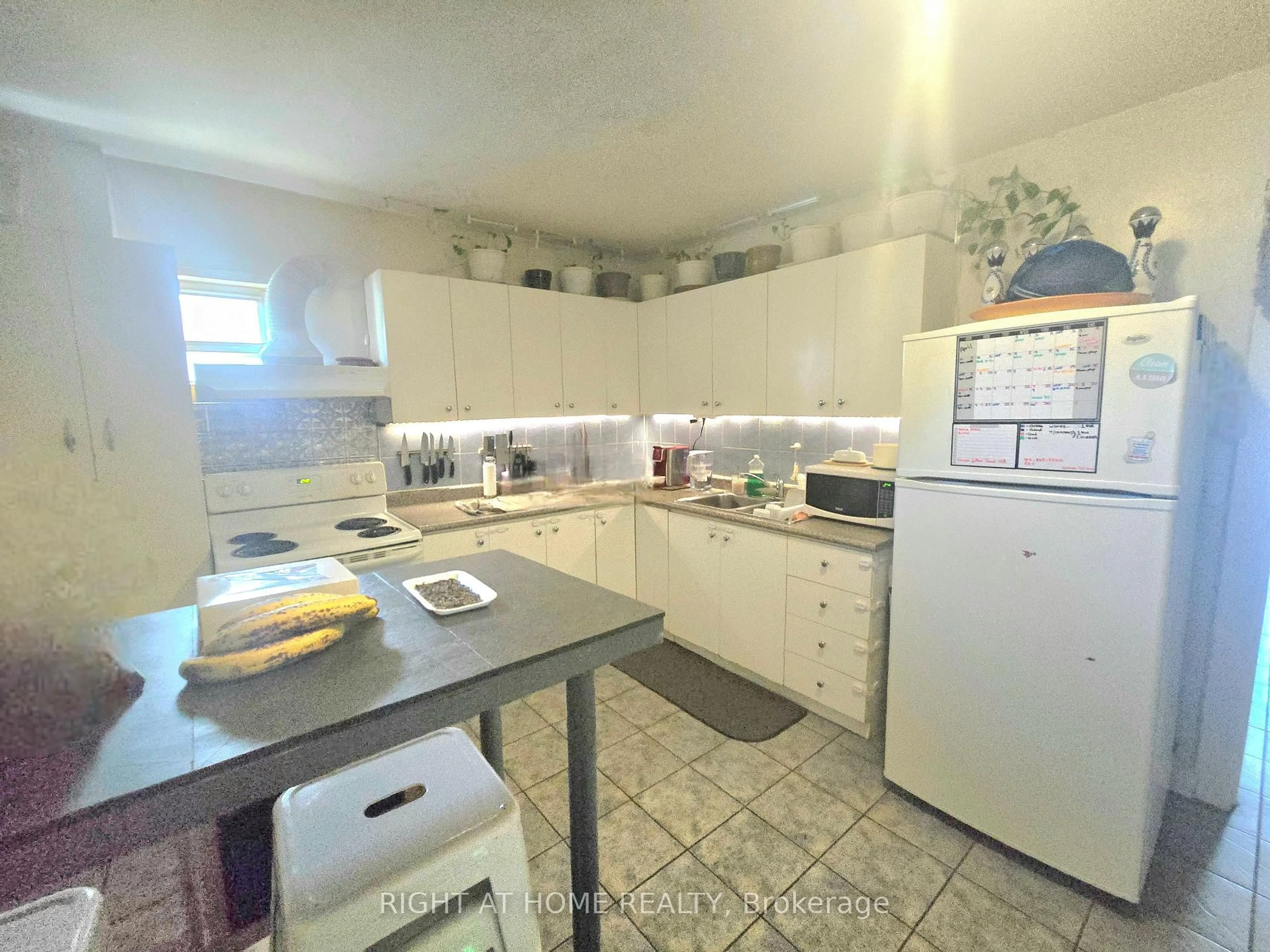 Standard kitchen, unknown for 633 Greenwood Ave, Toronto Ontario M4J 4B1