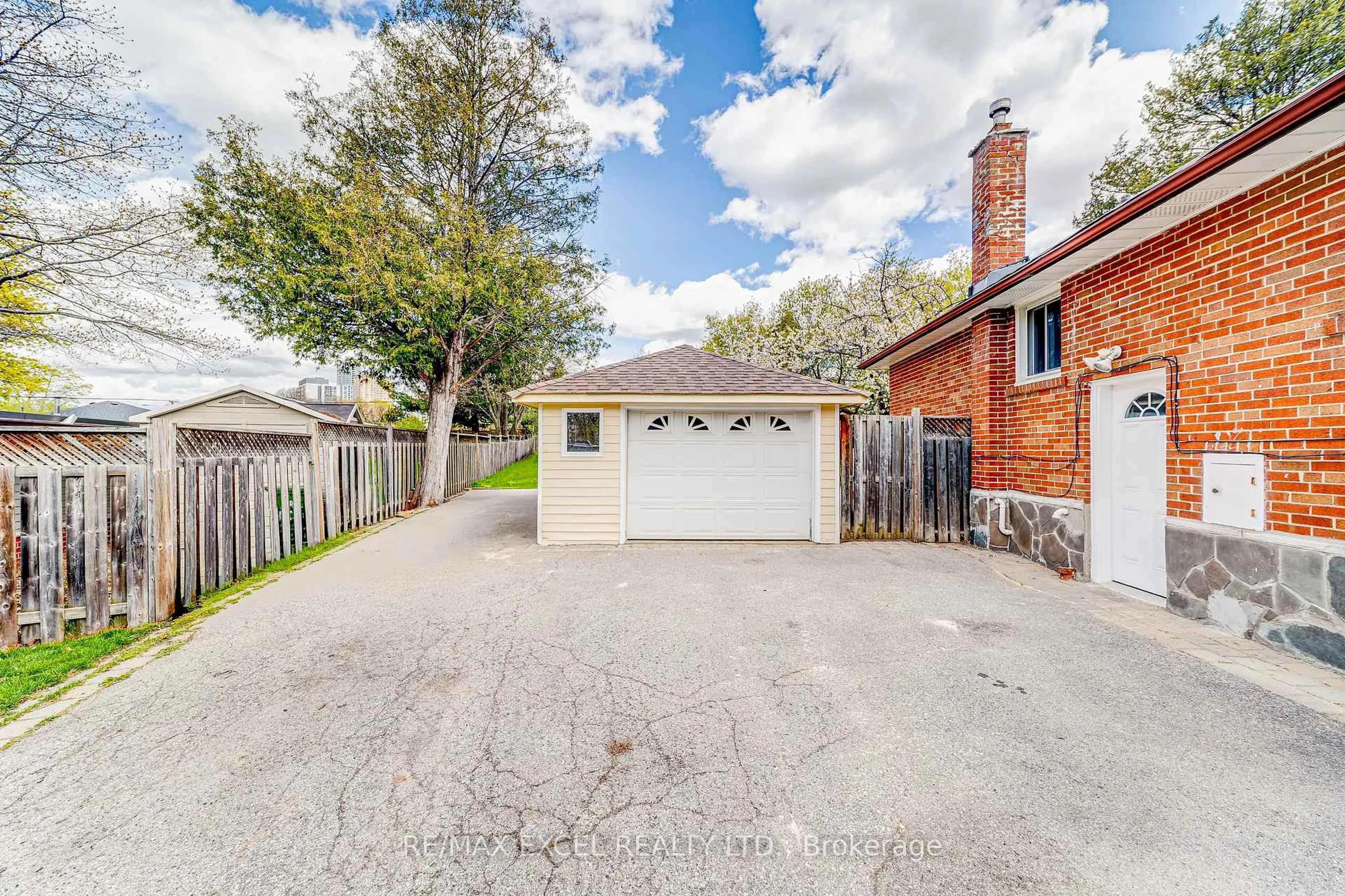 A pic from outside/outdoor area/front of a property/back of a property/a pic from drone, street for 51 Tordale Cres, Toronto Ontario M1P 3X6