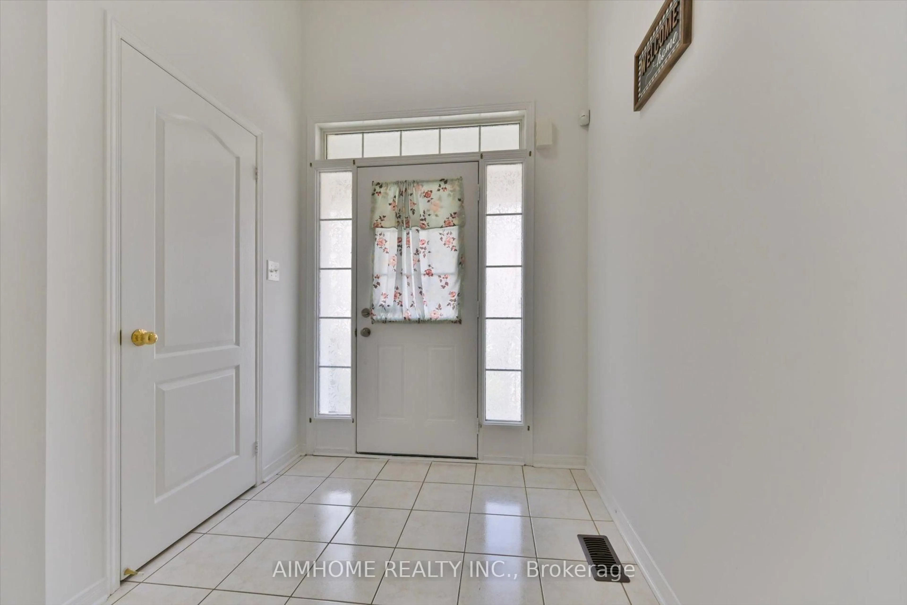 Indoor entryway for 88 Dairy Dr, Toronto Ontario M1L 0E9