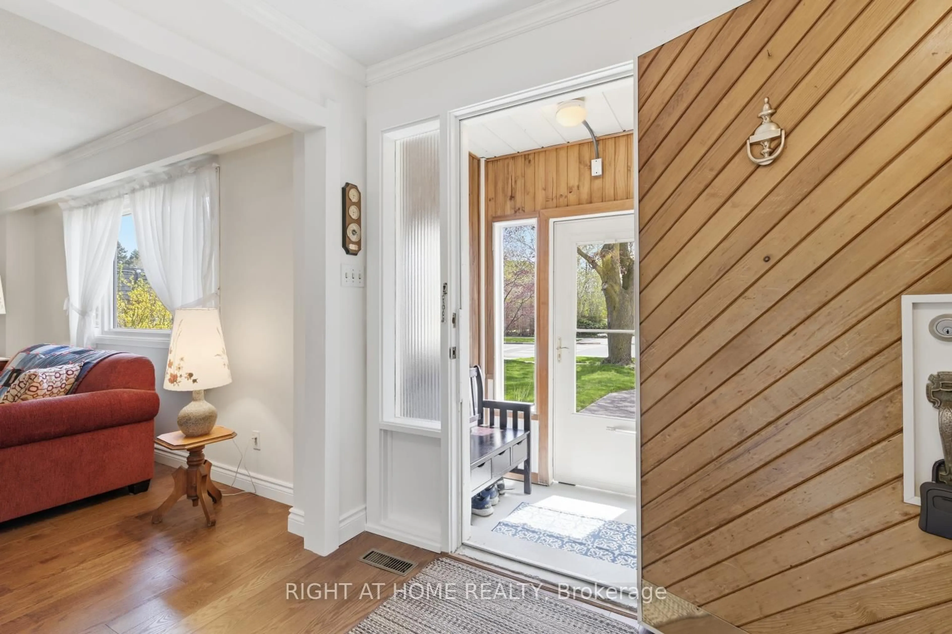 Indoor entryway for 20 Tilley Dr, Toronto Ontario M1C 2G2