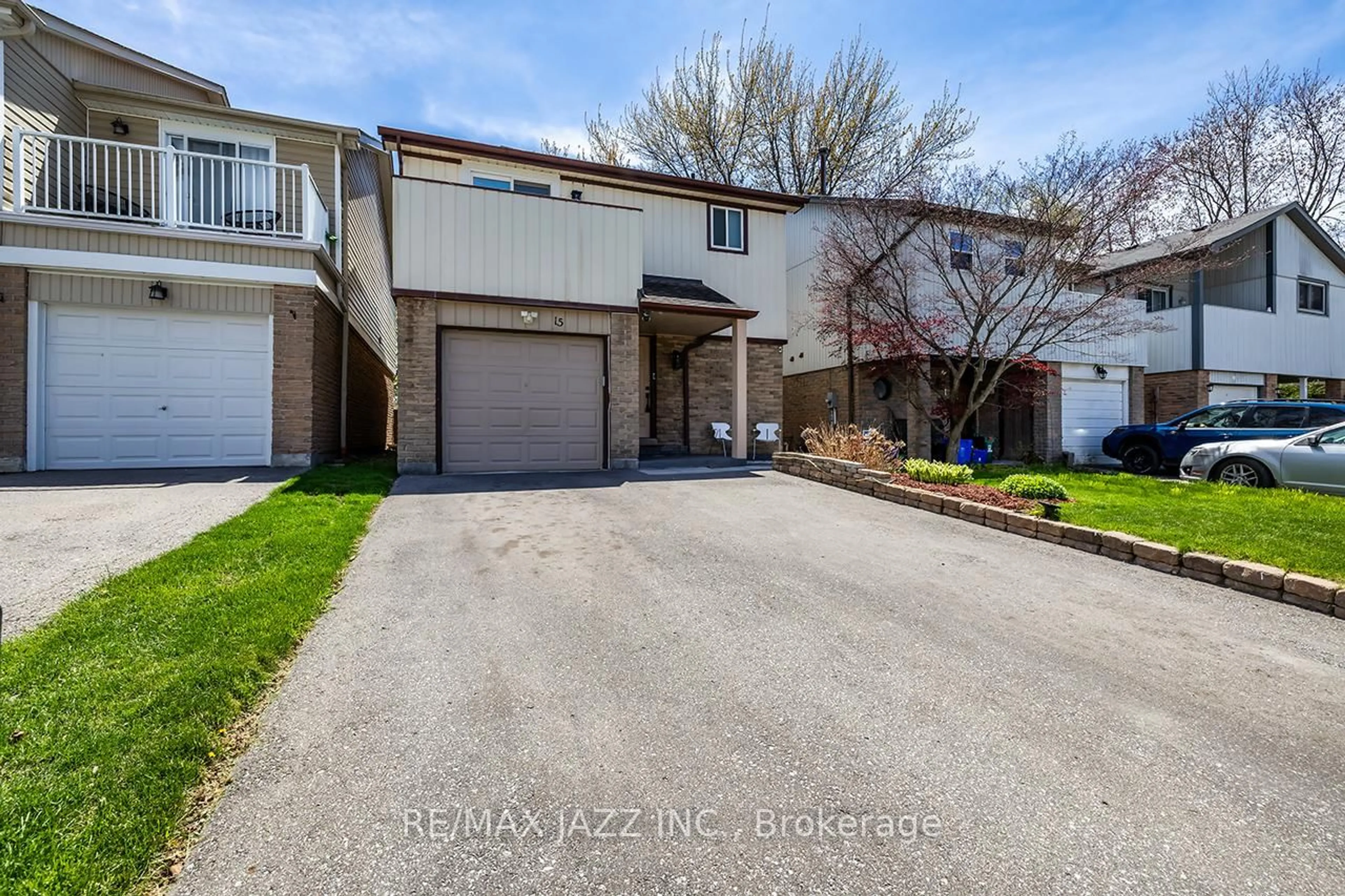 Unknown for 15 Graham Crt, Whitby Ontario L1N 6E1