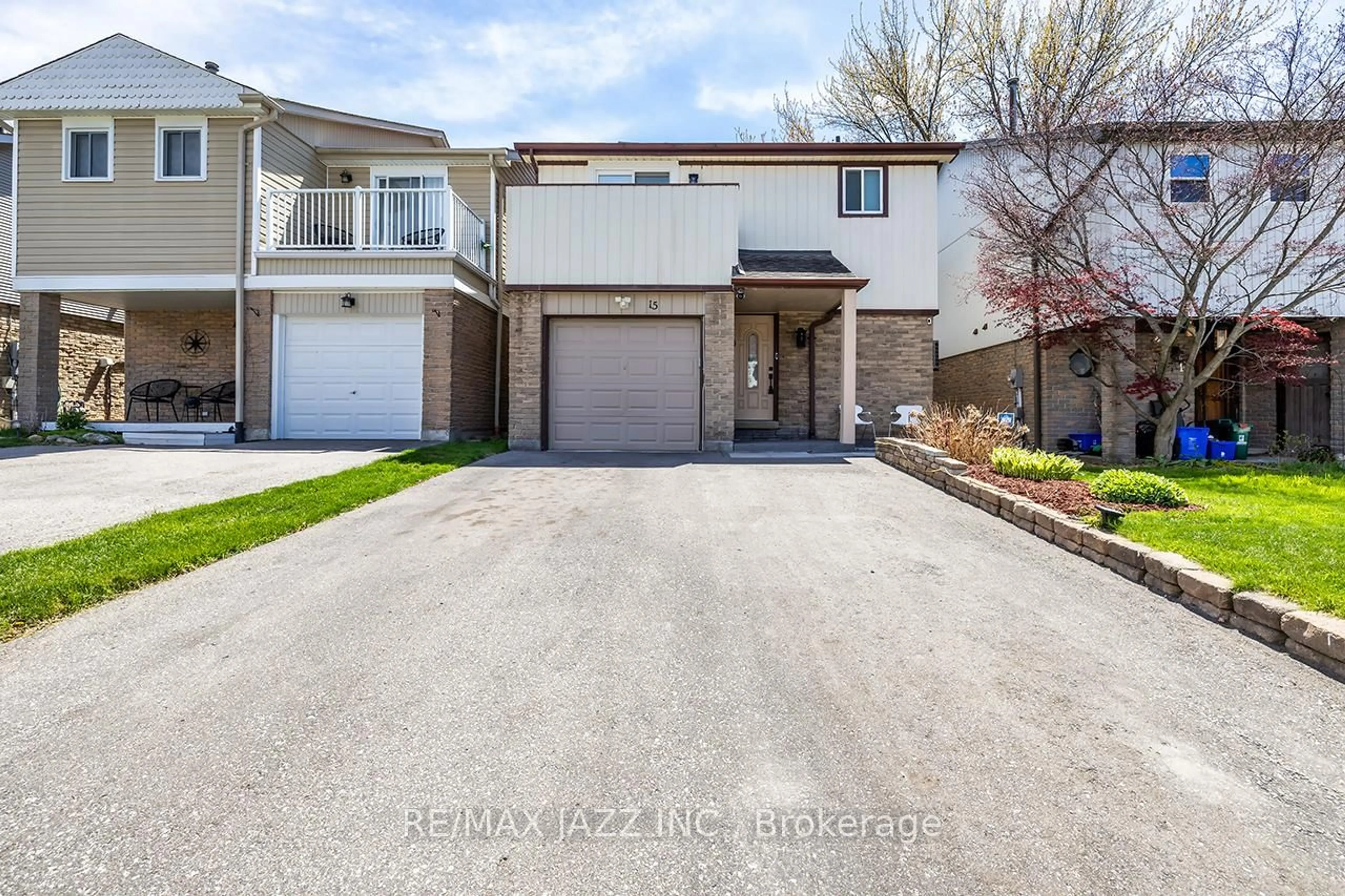 Unknown for 15 Graham Crt, Whitby Ontario L1N 6E1