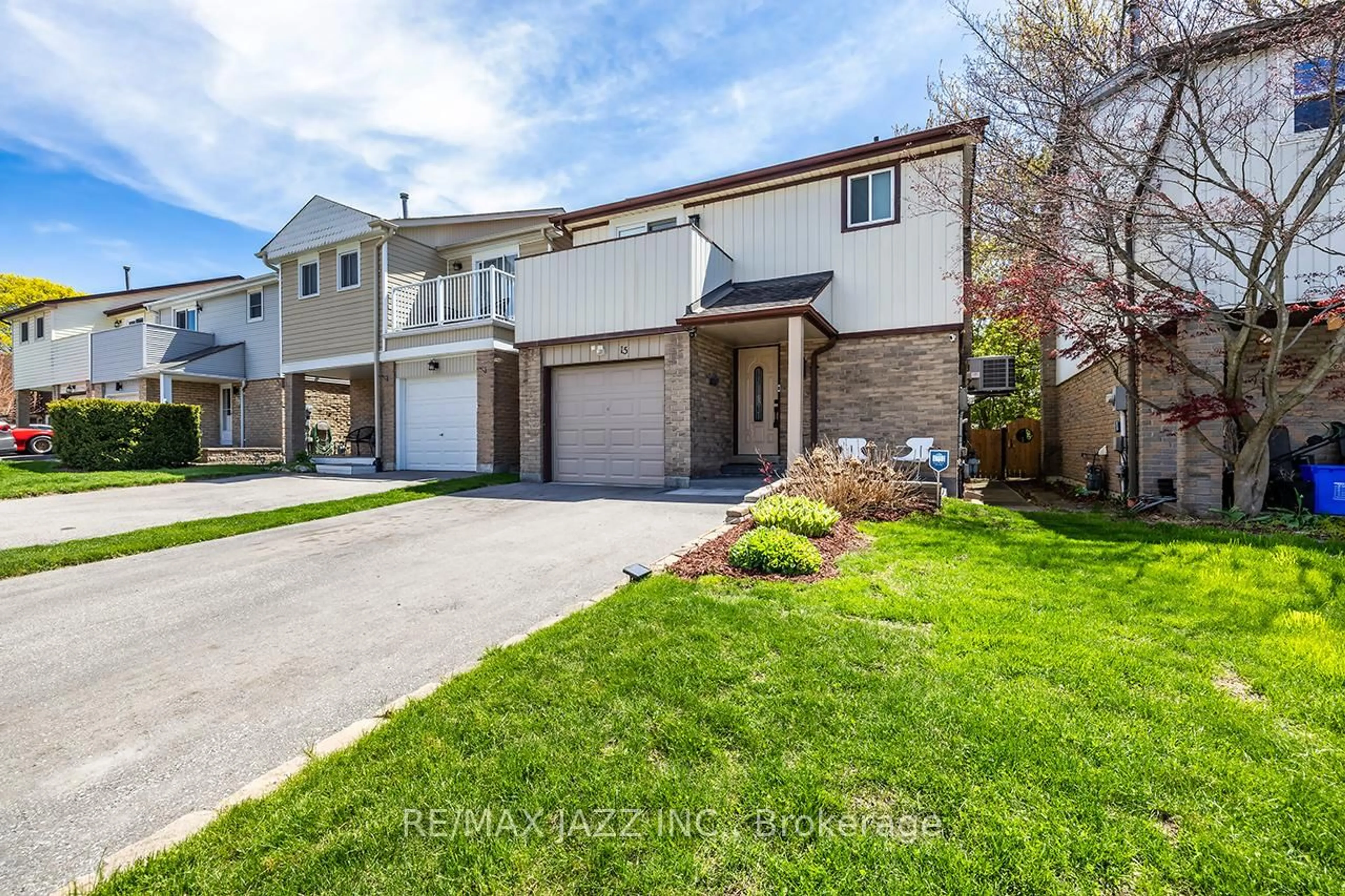 Unknown for 15 Graham Crt, Whitby Ontario L1N 6E1