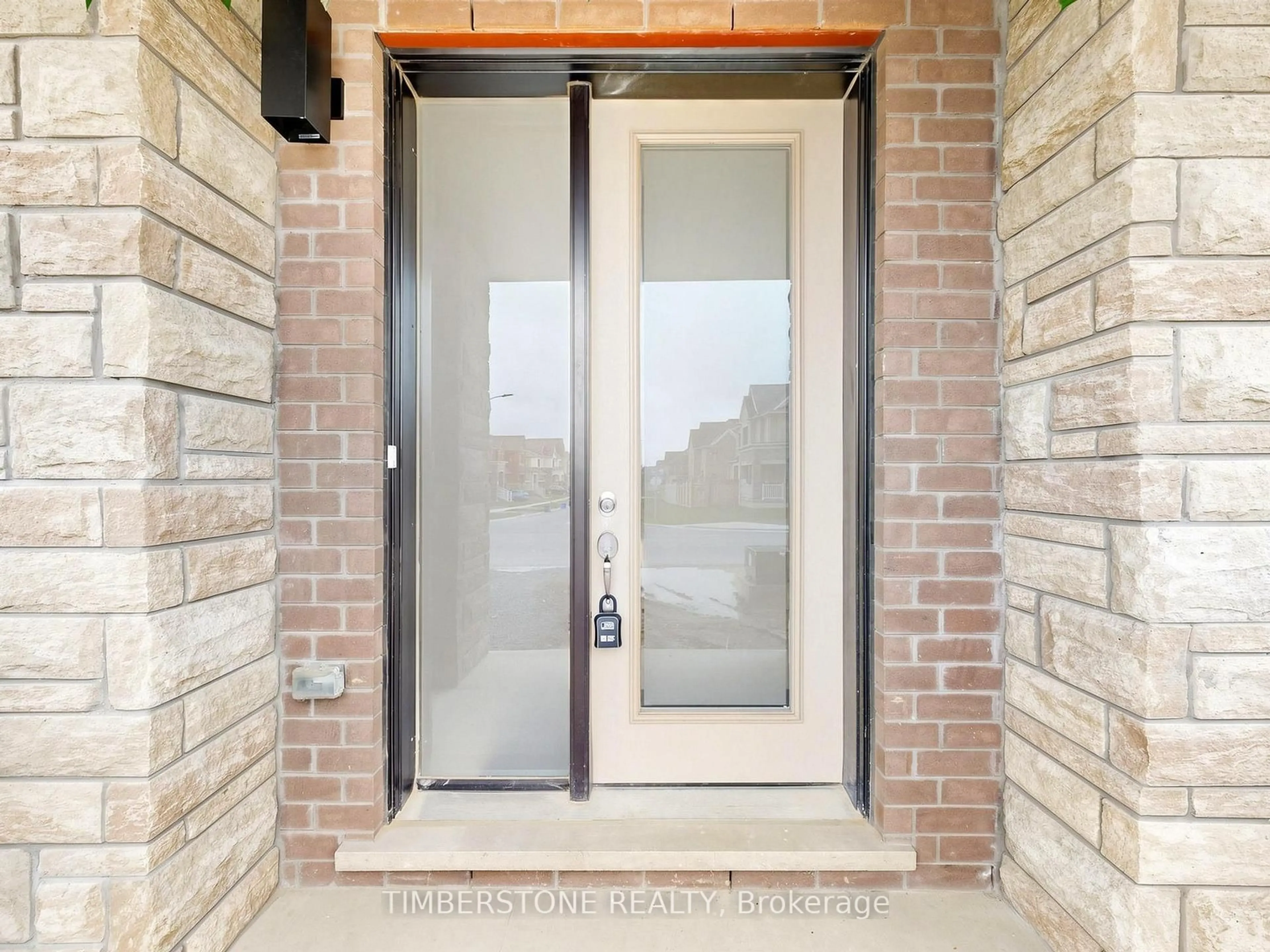 Indoor entryway for 433 Coronation Rd, Whitby Ontario L1P 0R4