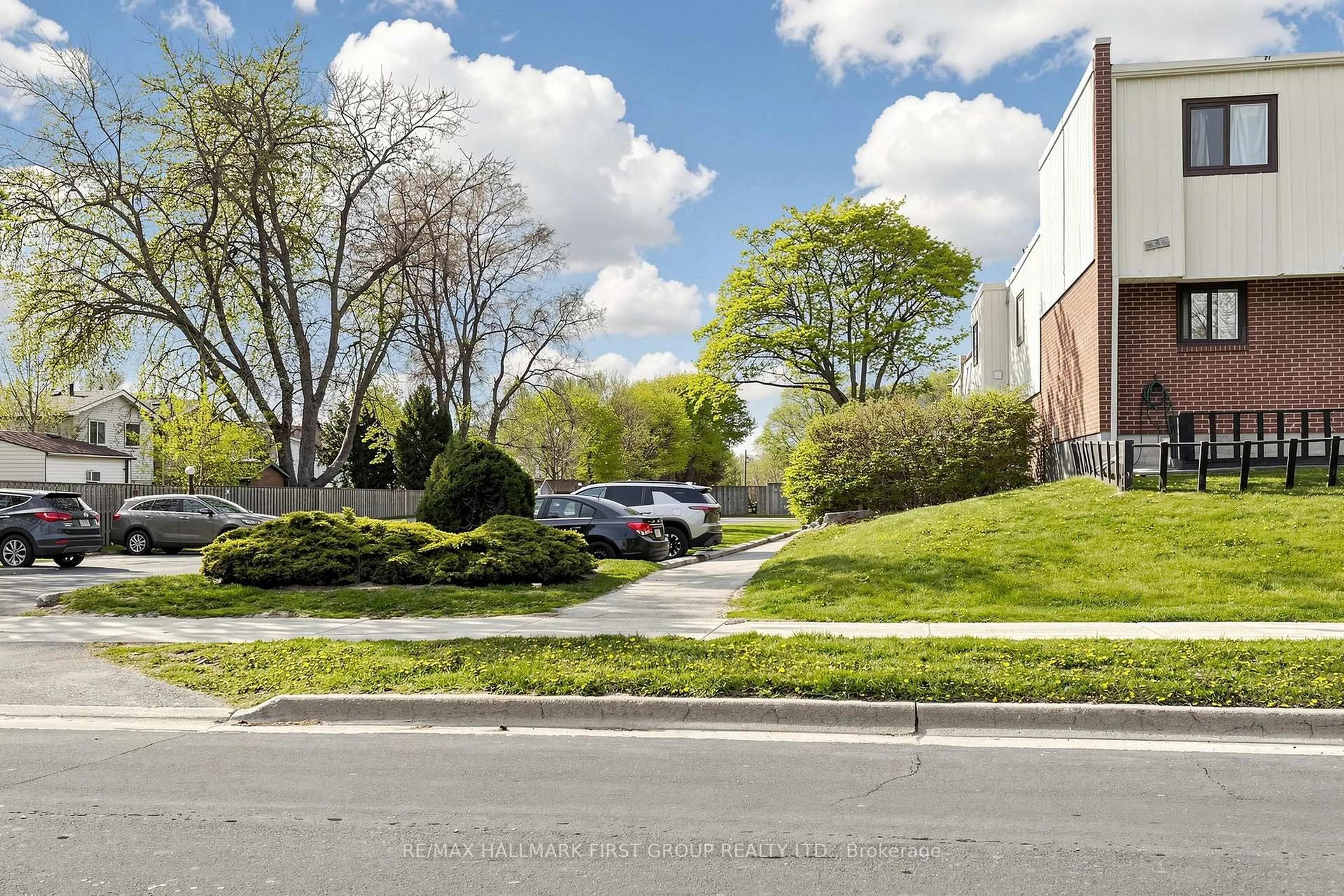 A pic from outside/outdoor area/front of a property/back of a property/a pic from drone, street for 1100 Oxford St #70, Oshawa Ontario L1J 6G4