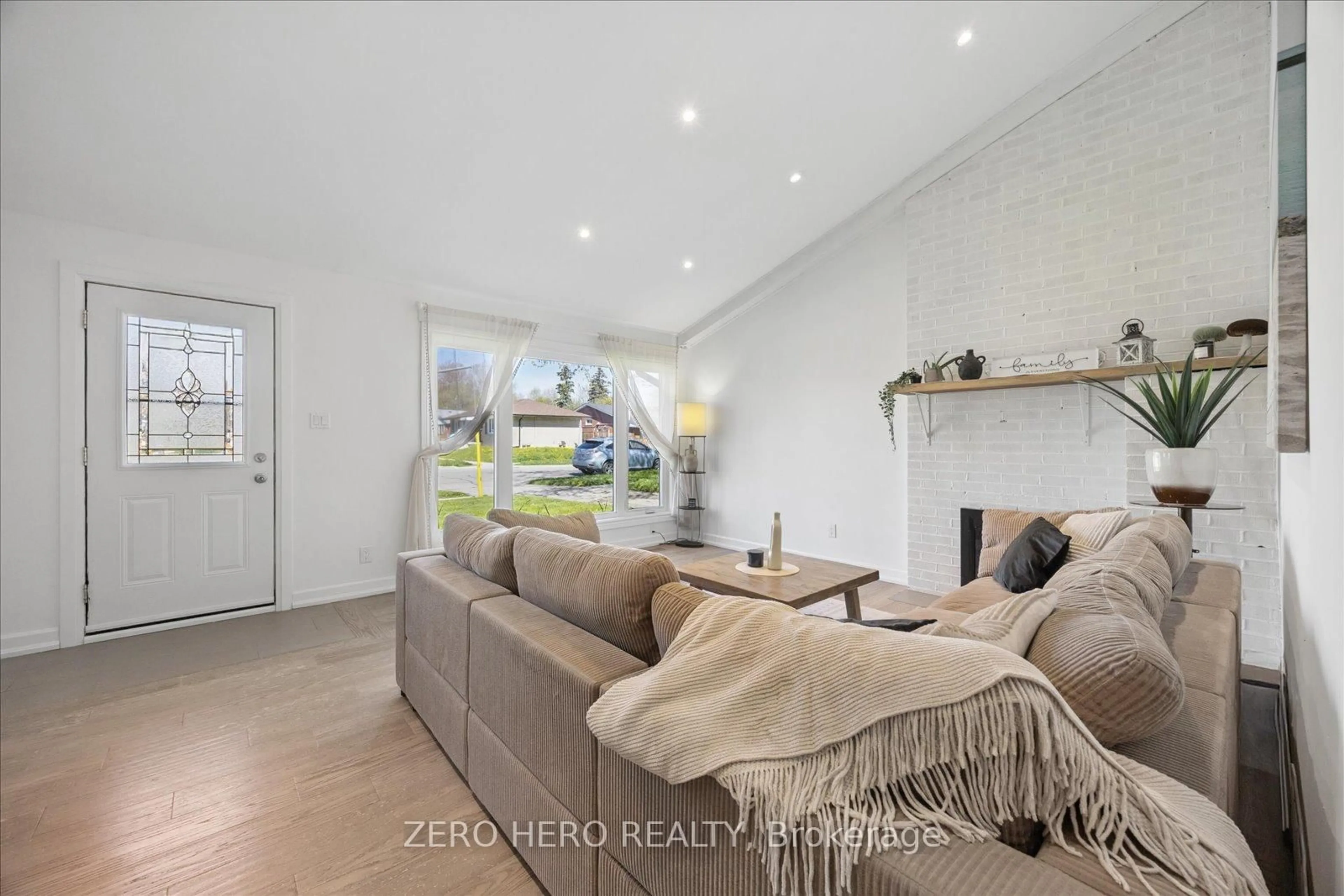 Living room with furniture, unknown for 91 Benleigh Dr, Toronto Ontario M1H 1J7