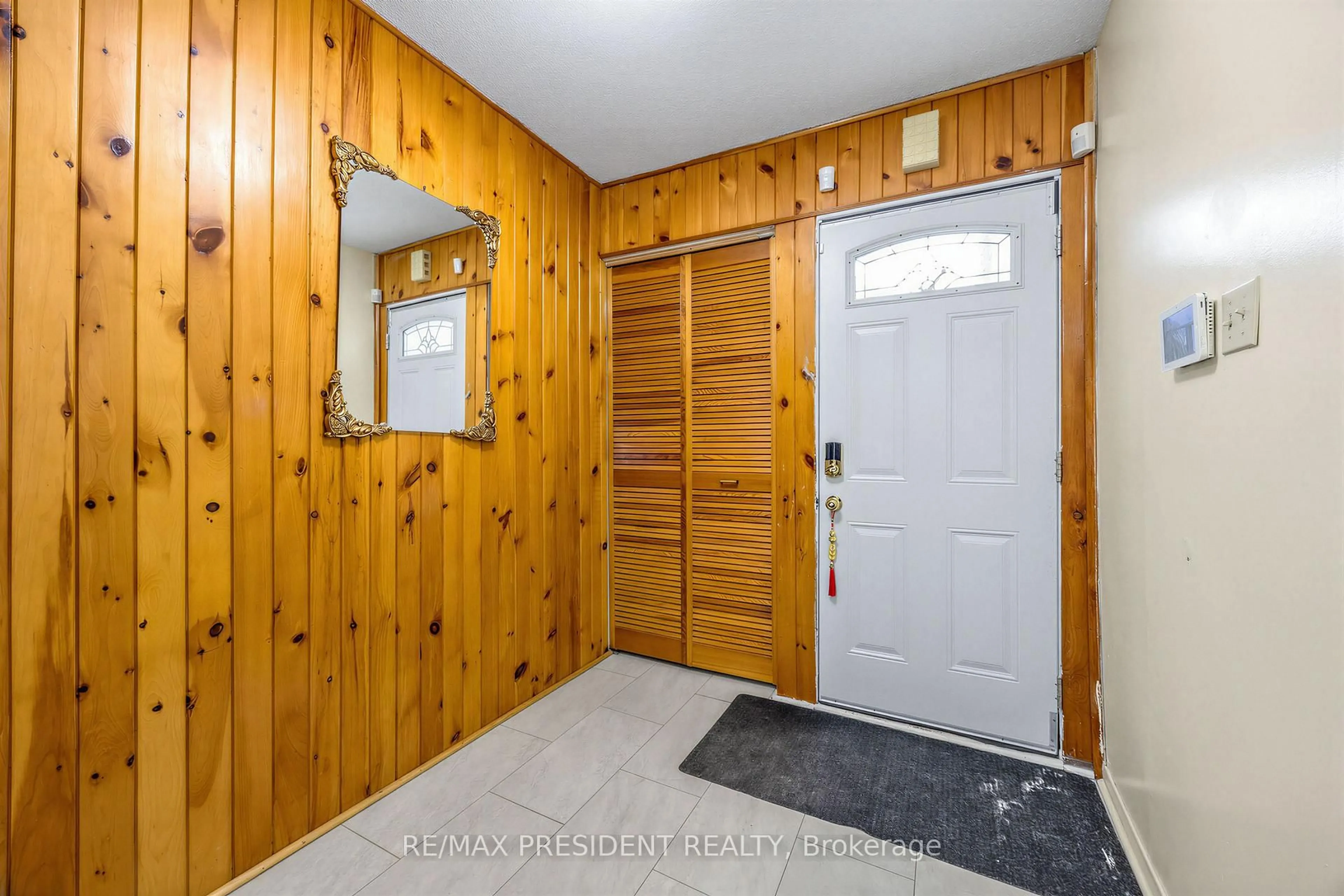 Indoor entryway for 120 Murison Blvd #20, Toronto Ontario M1B 2V6