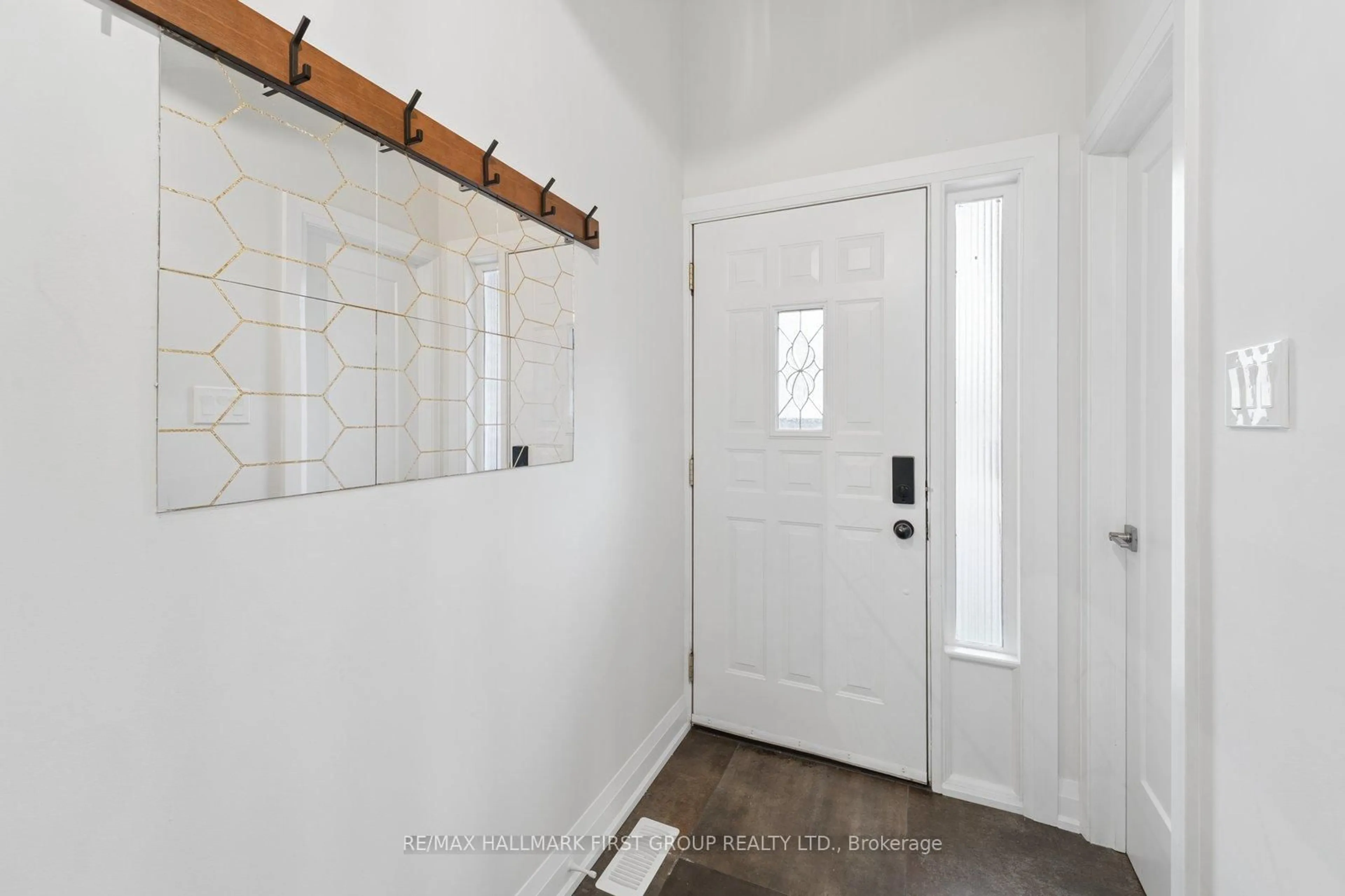 Indoor entryway for 765 Oklahoma Dr #42, Pickering Ontario L1W 3C9