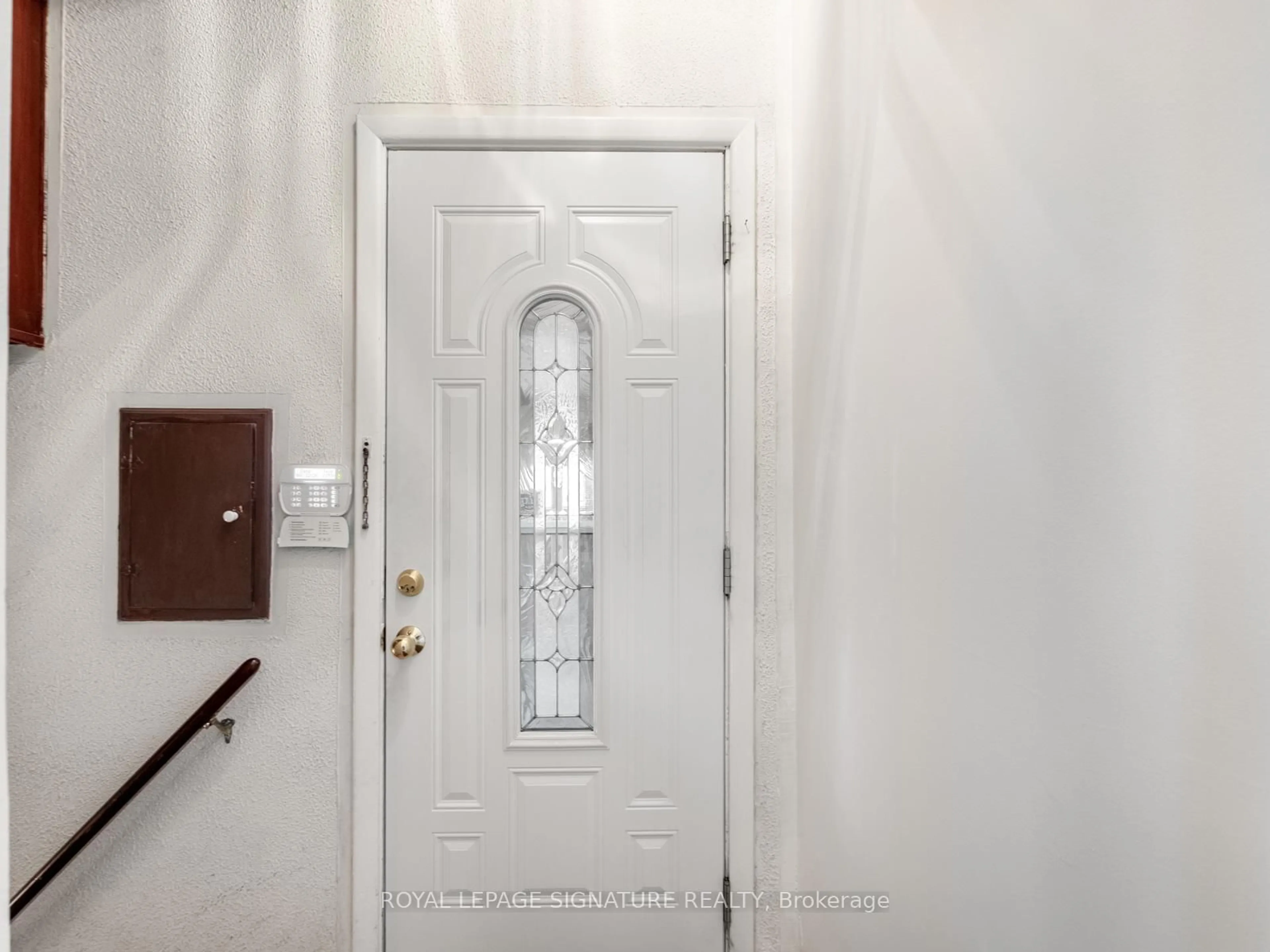 Indoor entryway for 25 Stavely Ave, Toronto Ontario M1K 4P2