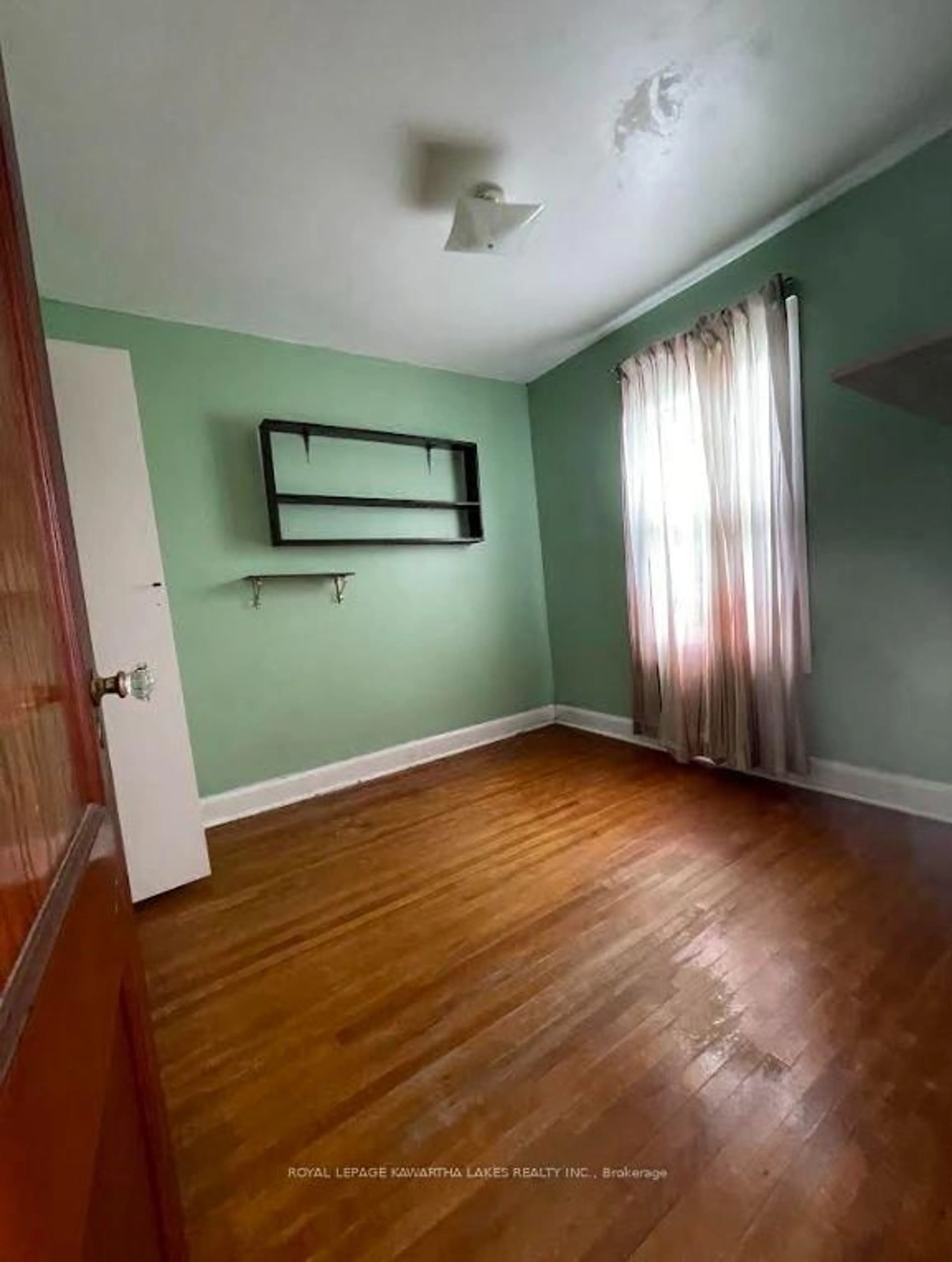 A pic of a room for 350 Oshawa Blvd, Oshawa Ontario L1H 5S4