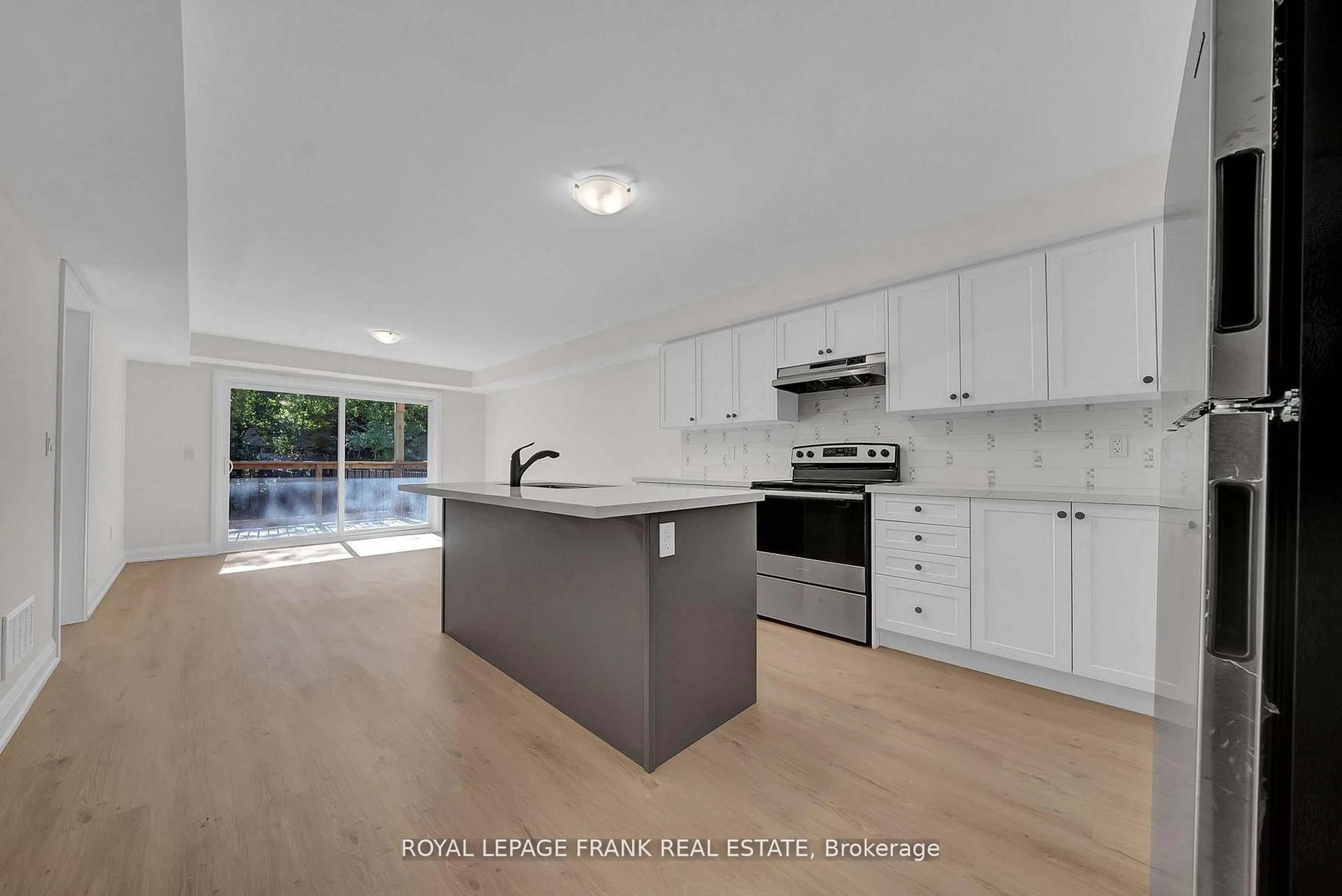 Open concept kitchen, ceramic/tile floor for 327 Anderson Ave, Oshawa Ontario L1J 2N8