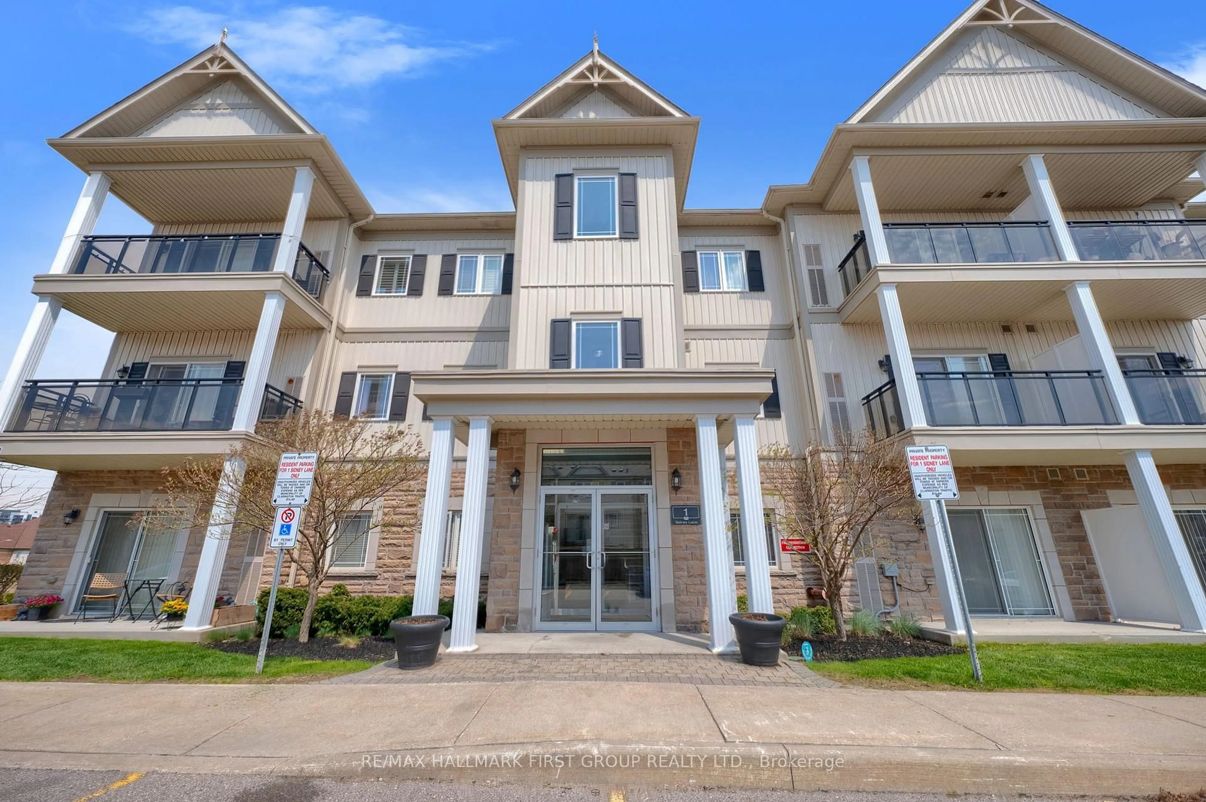 Indoor foyer for 1 Sidney Lane #101, Clarington Ontario L1C 0N5