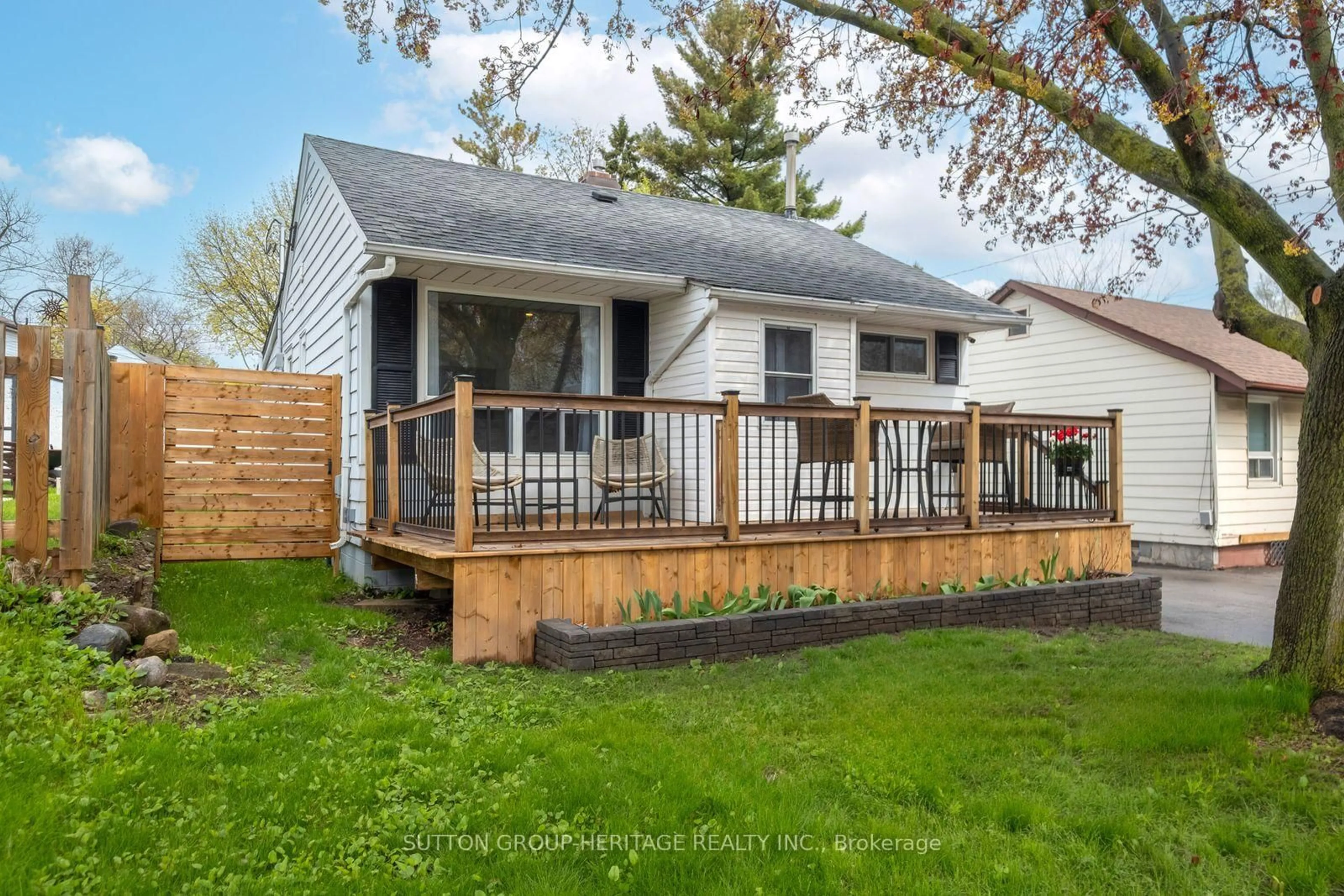 Home with vinyl exterior material, street for 34 Maple St, Ajax Ontario L1S 1V7