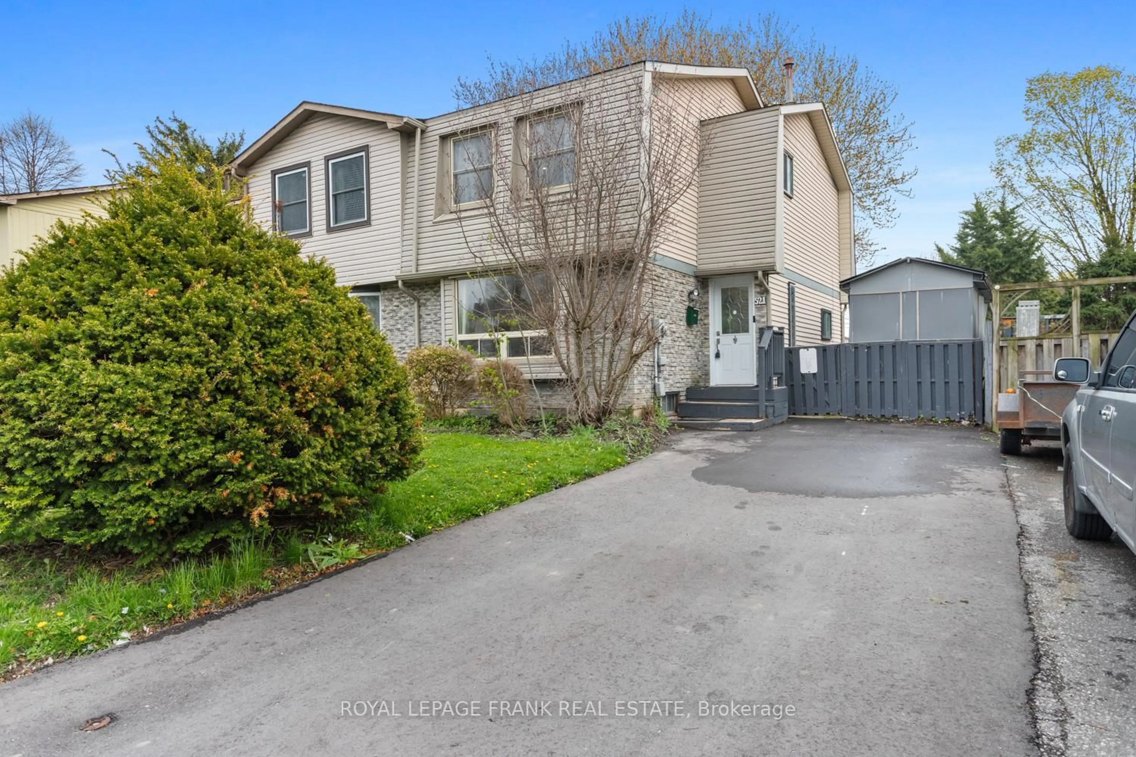 A pic from outside/outdoor area/front of a property/back of a property/a pic from drone, street for 521 Gaylord Dr, Oshawa Ontario L1K 1L4