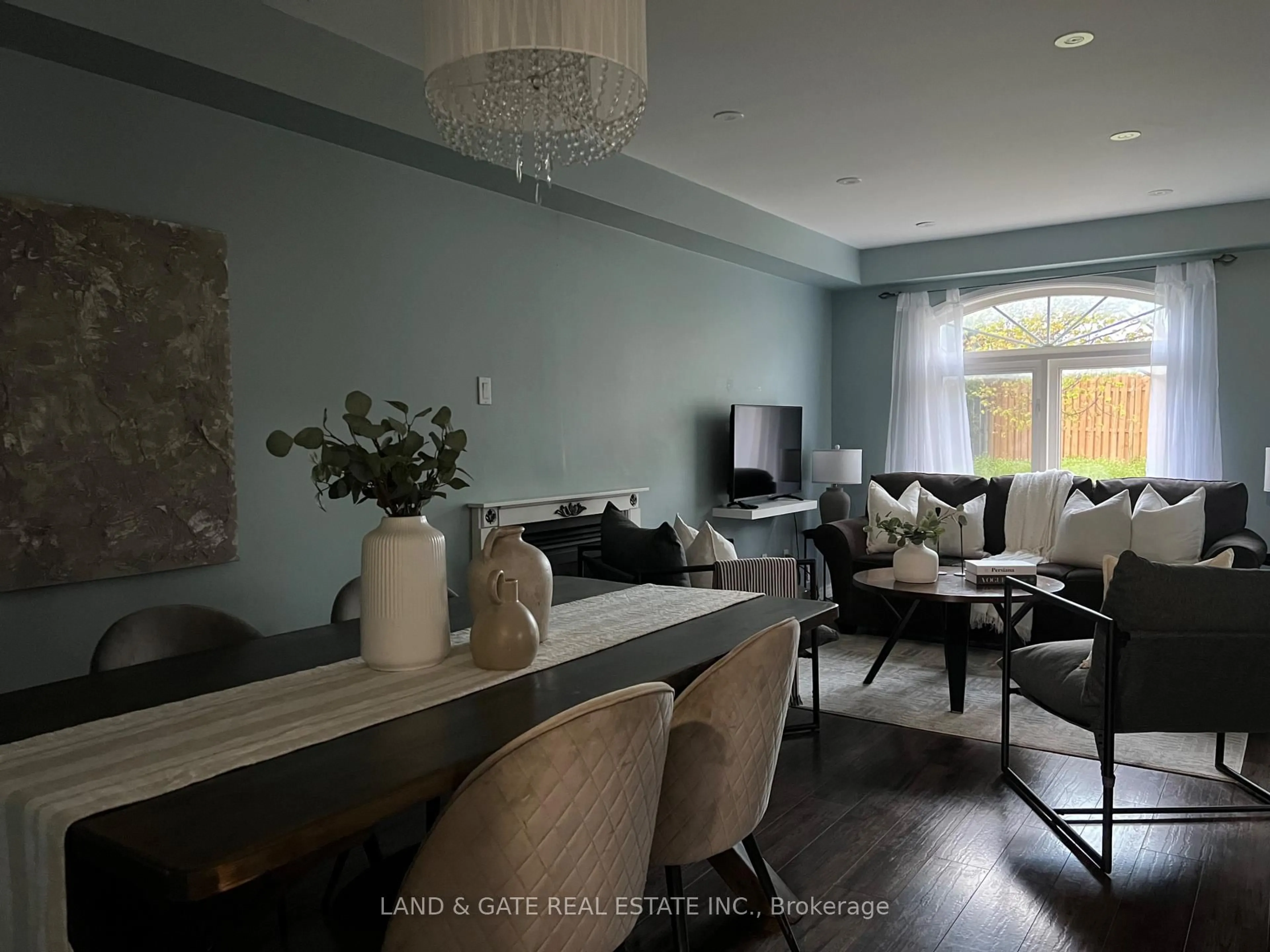 Living room with furniture, unknown for 367 Concordia Crt, Oshawa Ontario L1G 8C3