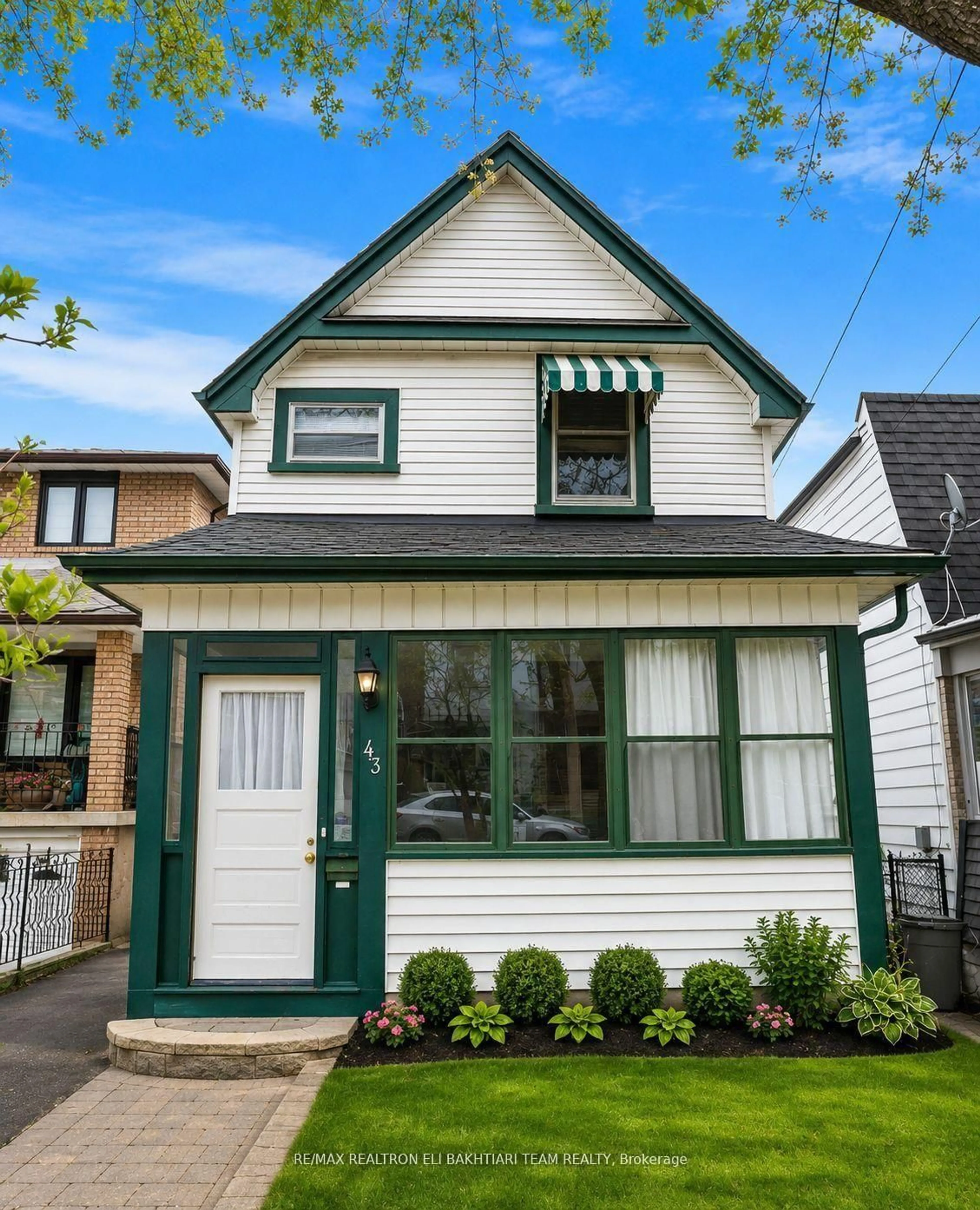 Home with vinyl exterior material, street for 43 King Edward Ave, Toronto Ontario M4C 5J5