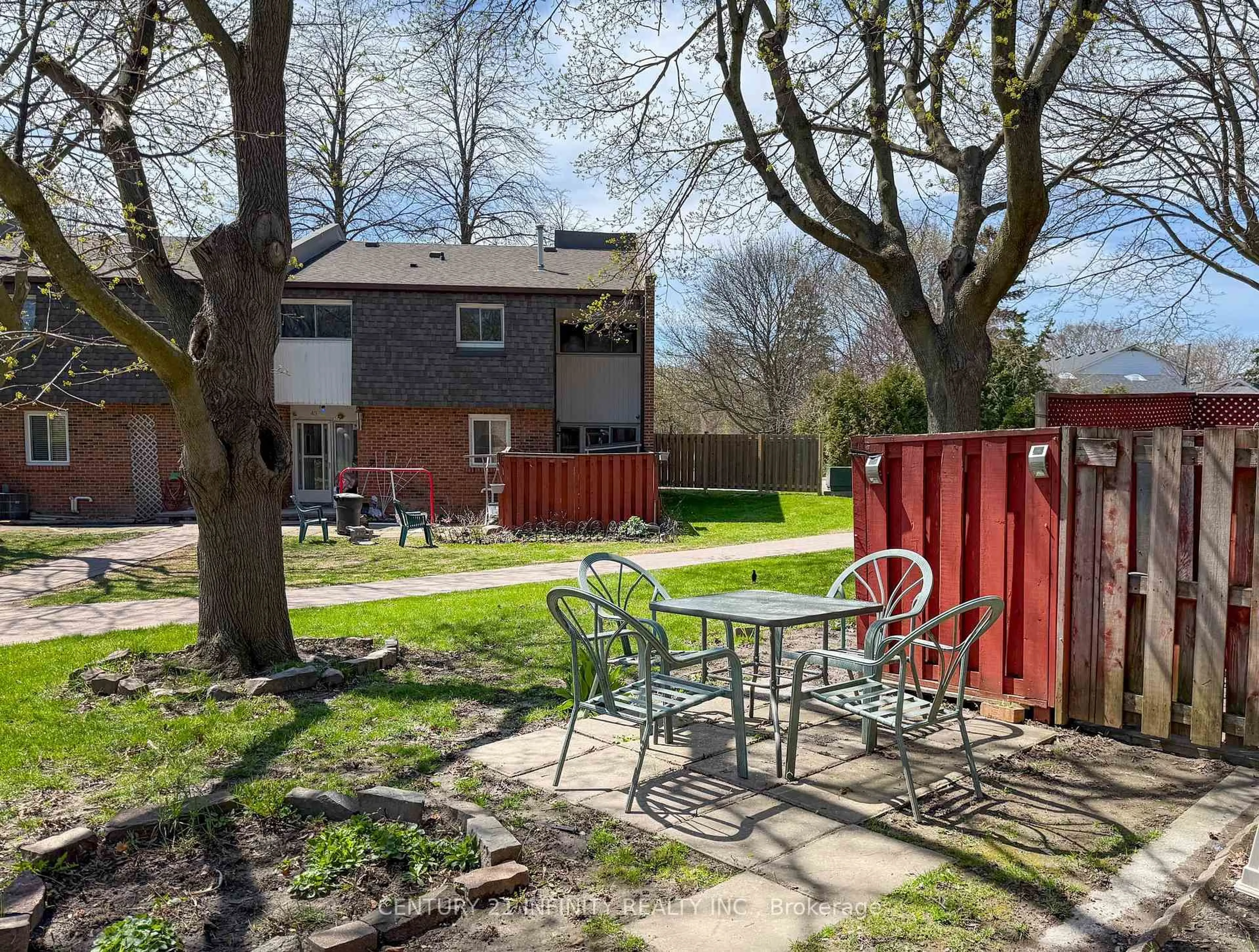 Patio, street for 101 Dovedale Dr #33, Whitby Ontario L1N 1Z7