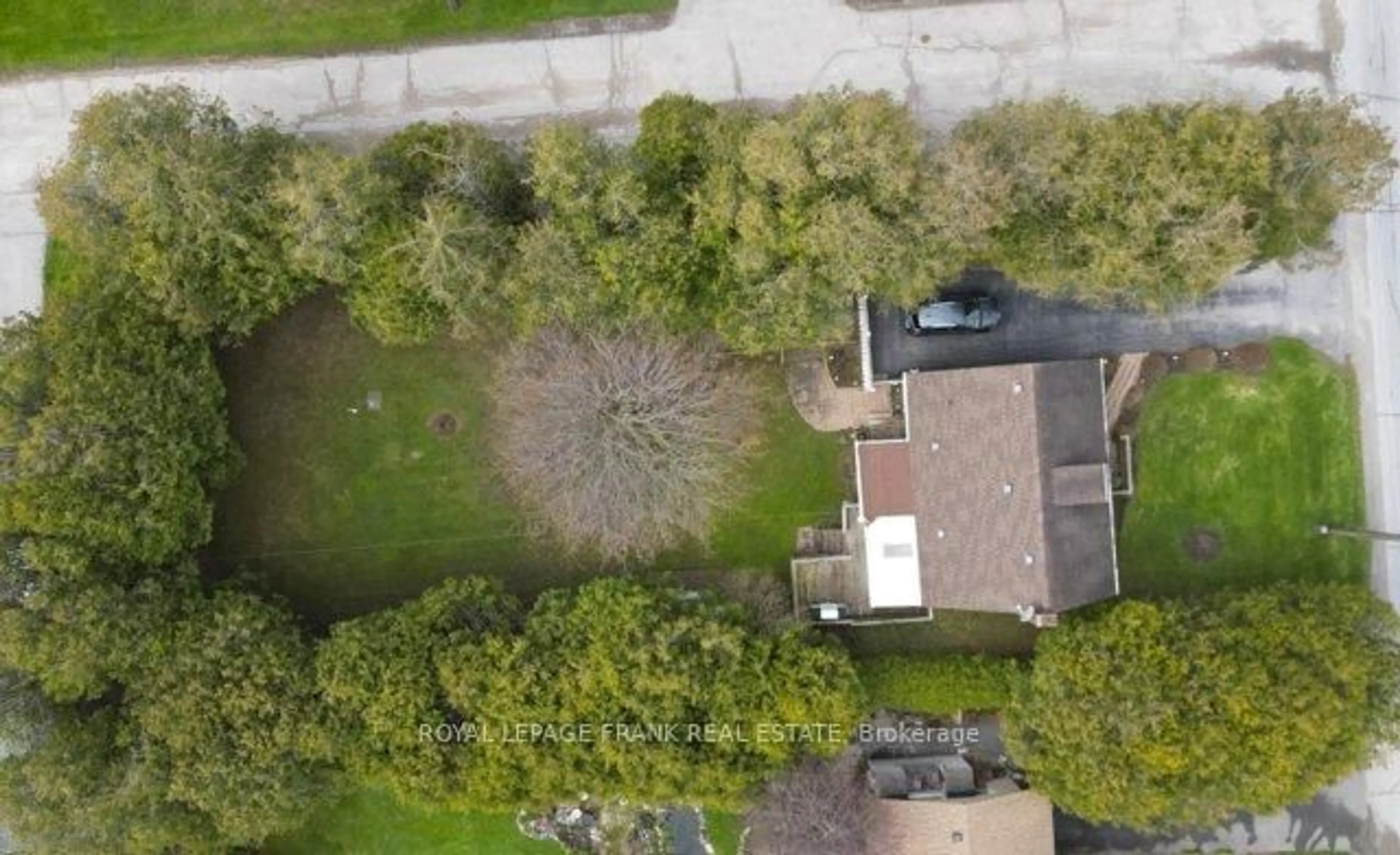 A pic from outside/outdoor area/front of a property/back of a property/a pic from drone, street for 43 Toronto St, Clarington Ontario L1B 1C2