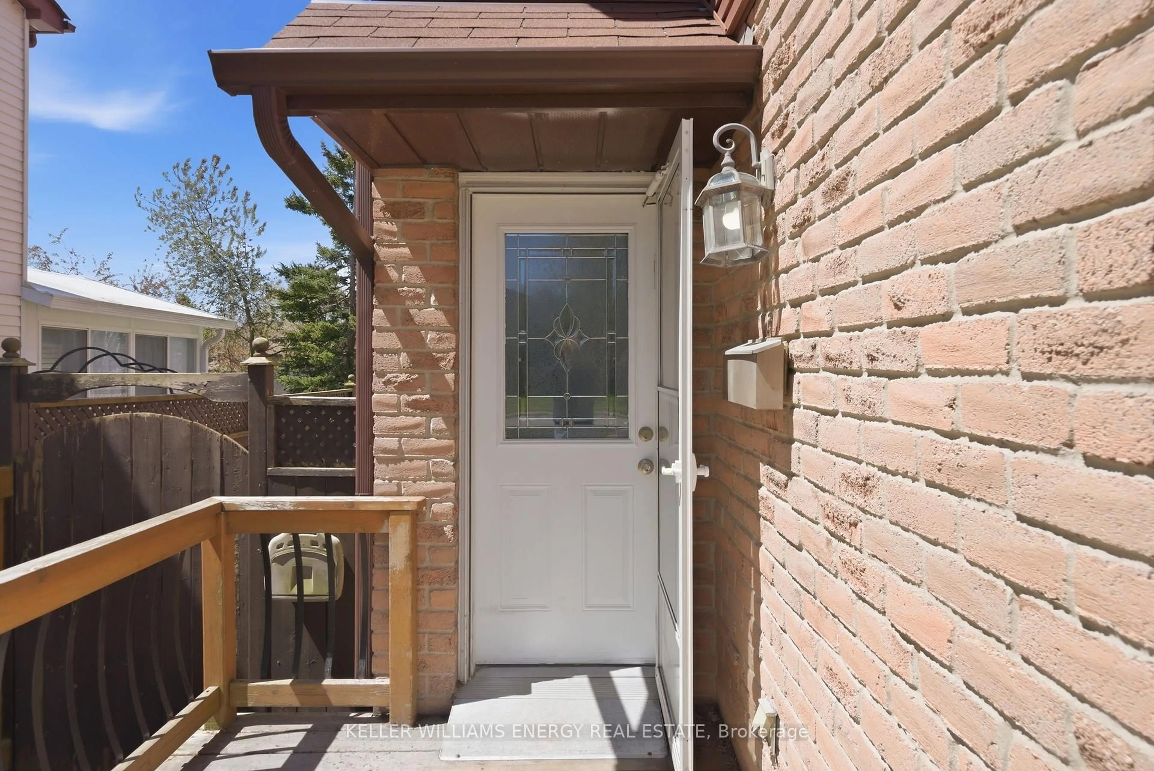 Unknown for 132 Castlebar Cres, Oshawa Ontario L1J 7B4