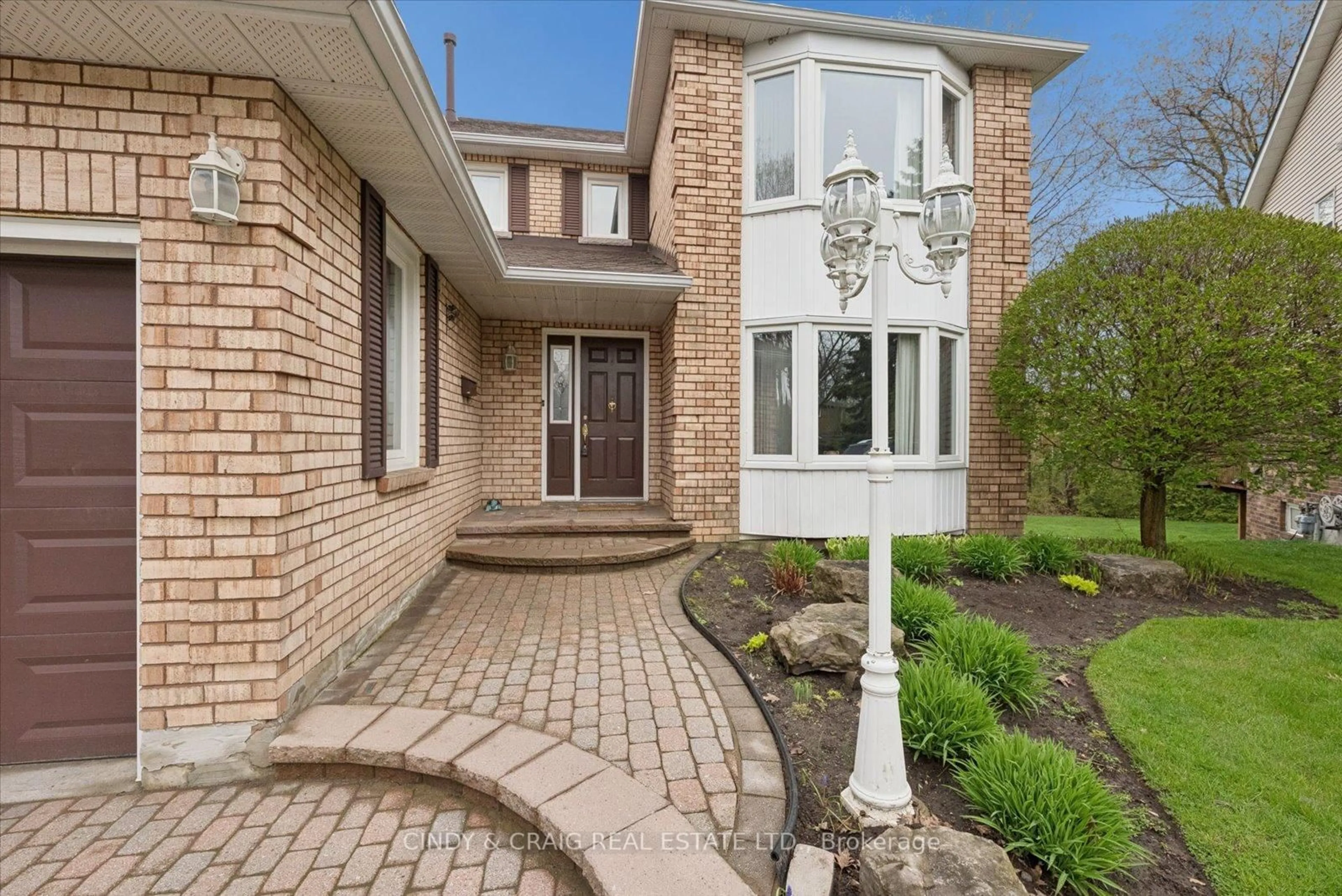 Home with brick exterior material, street for 17 Mullholland Crt, Clarington Ontario L1E 1T9