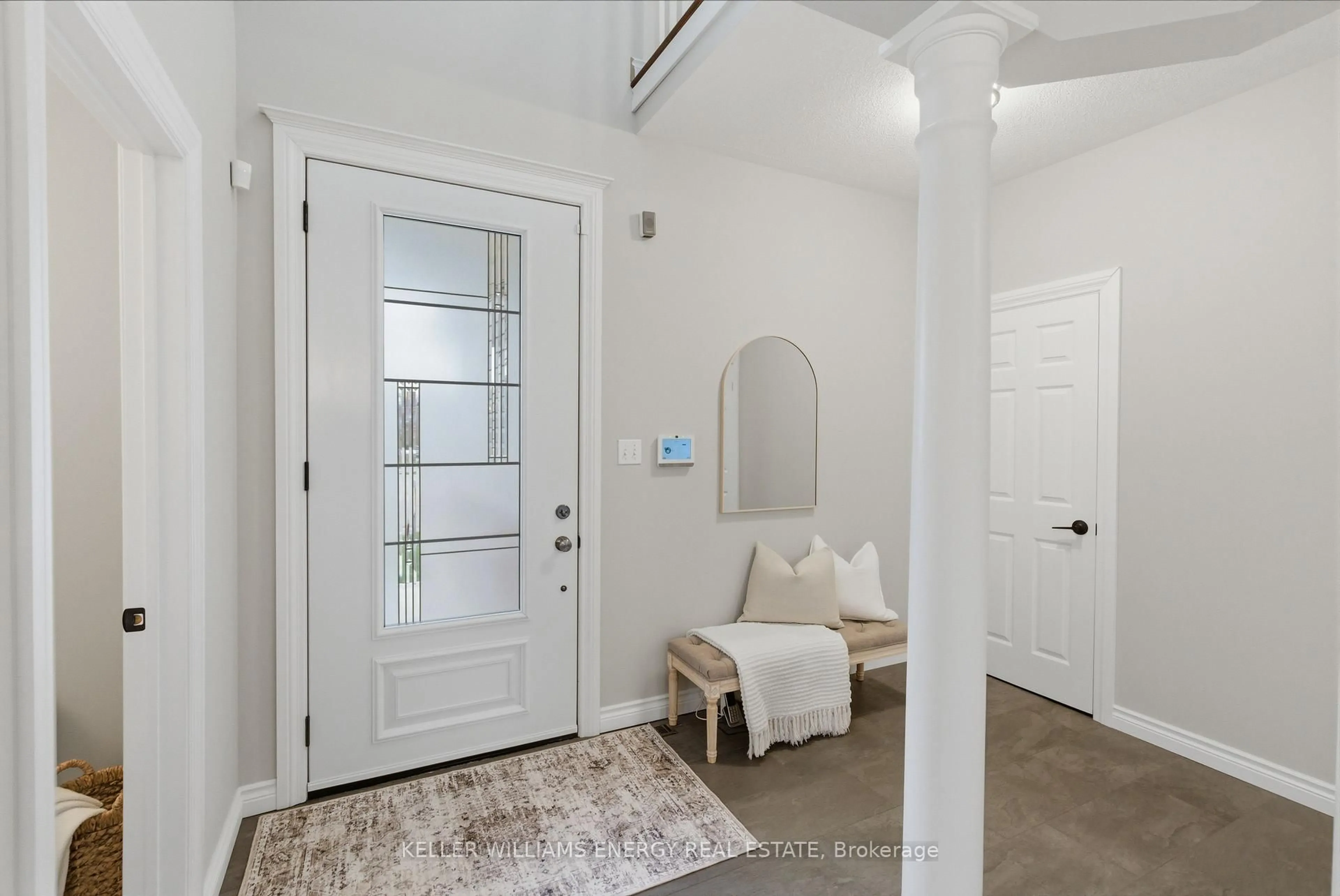 Indoor entryway for 19 Shelter Bay Crt, Whitby Ontario L1N 9P5