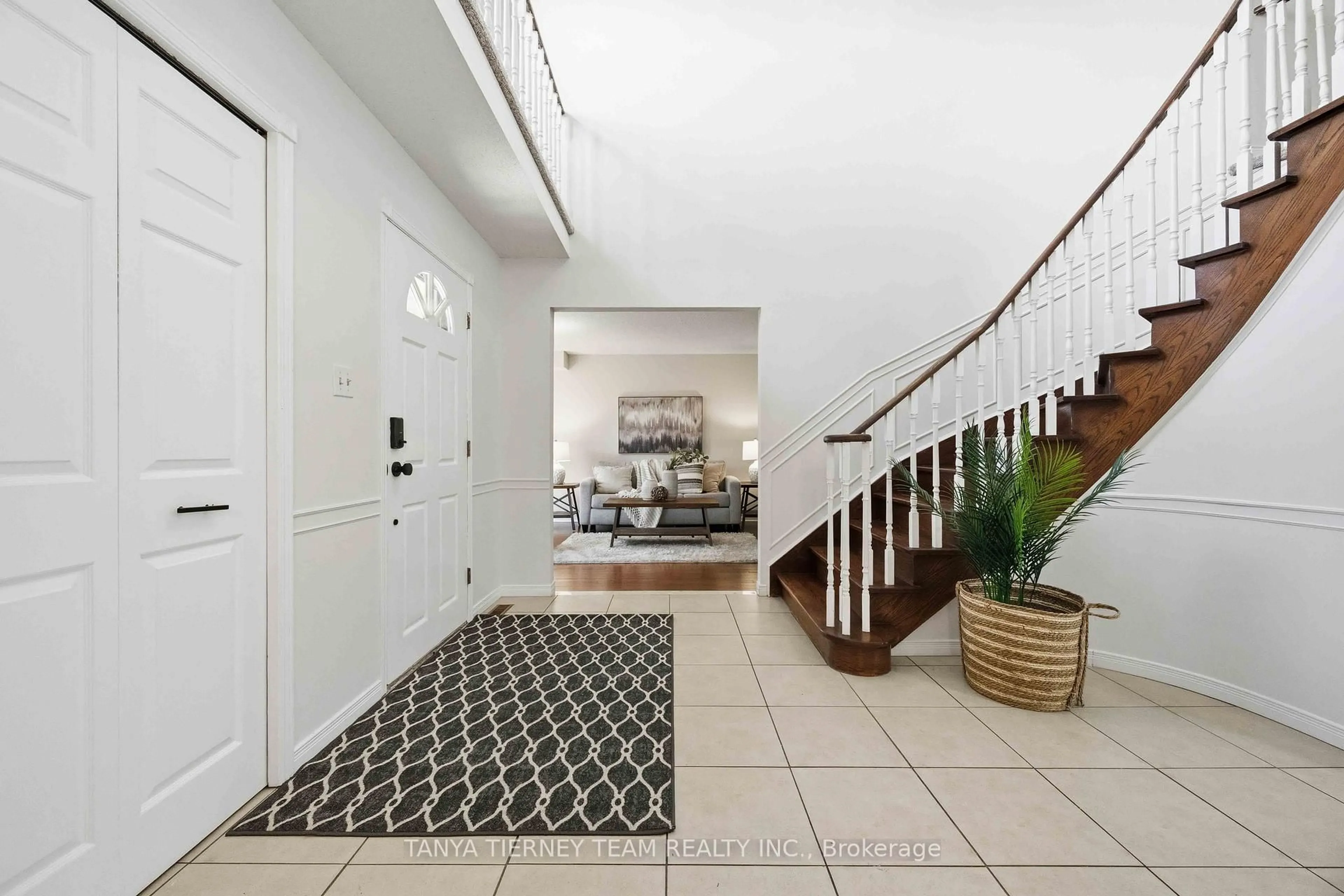 Indoor foyer for 24 Fernway Cres, Whitby Ontario L1N 7G7