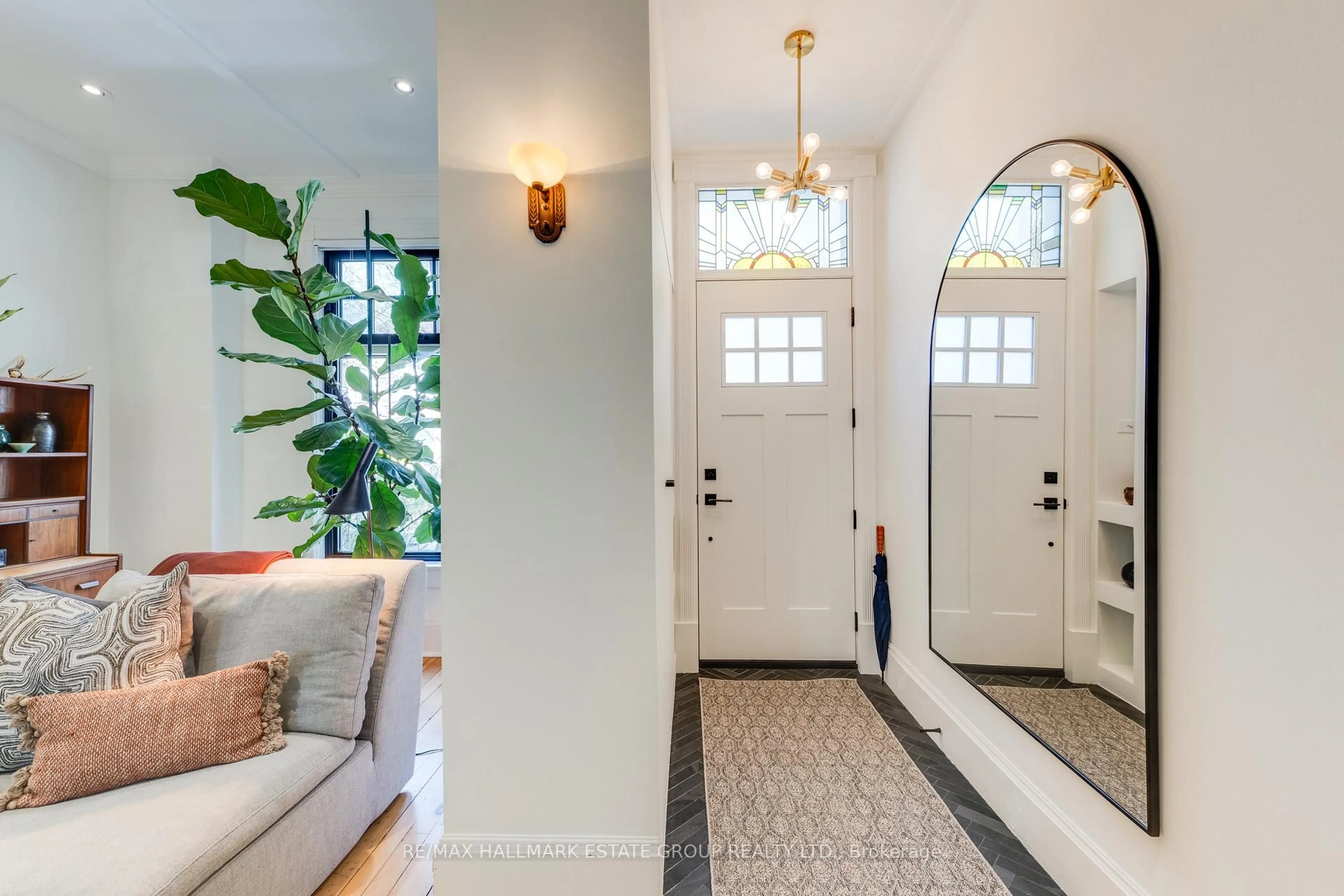 Indoor entryway for 92 Hamilton St, Toronto Ontario M4M 2C8