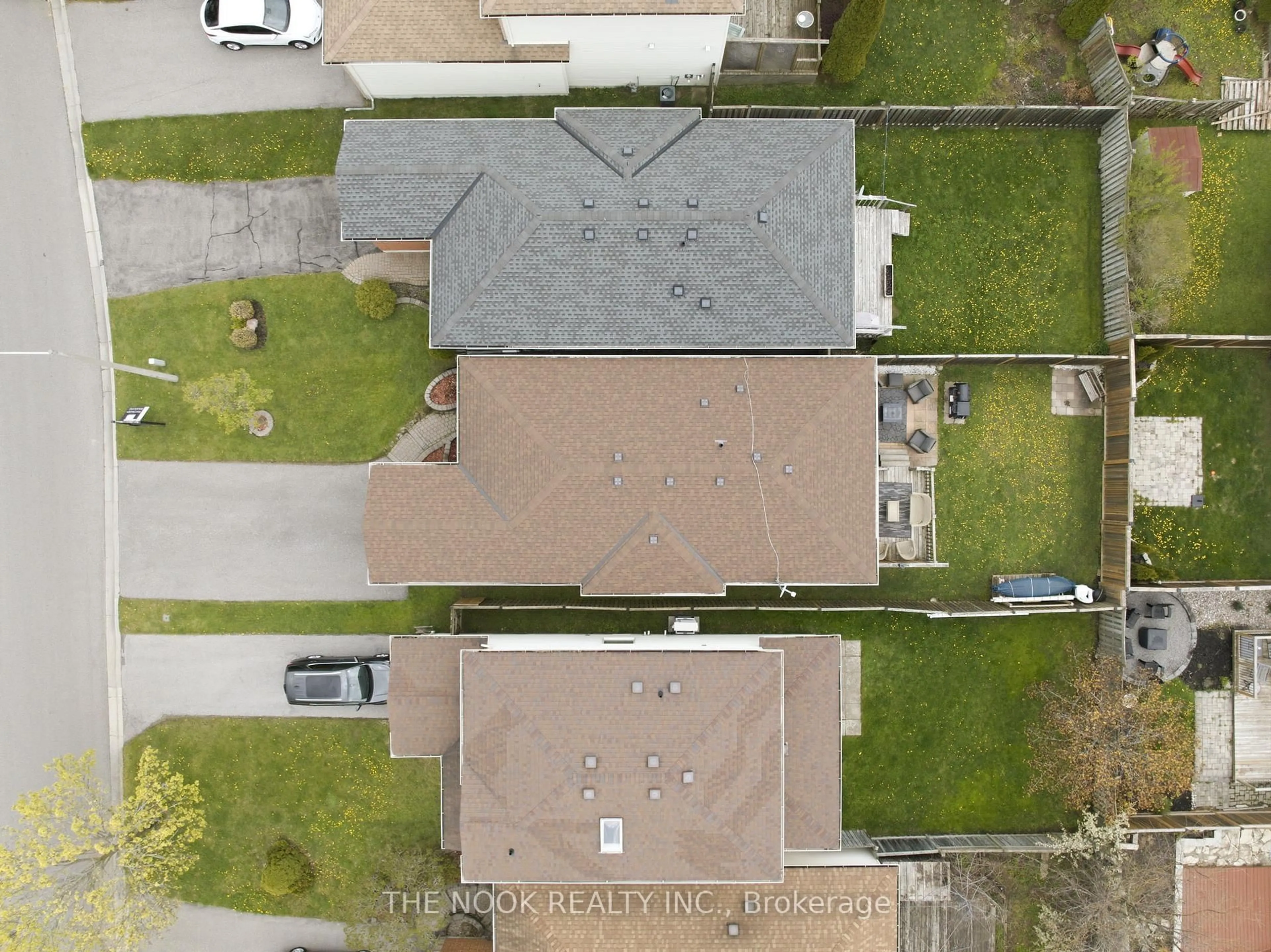 A pic from outside/outdoor area/front of a property/back of a property/a pic from drone, street for 1139 Ridgemount Blvd, Oshawa Ontario L1K 2L1