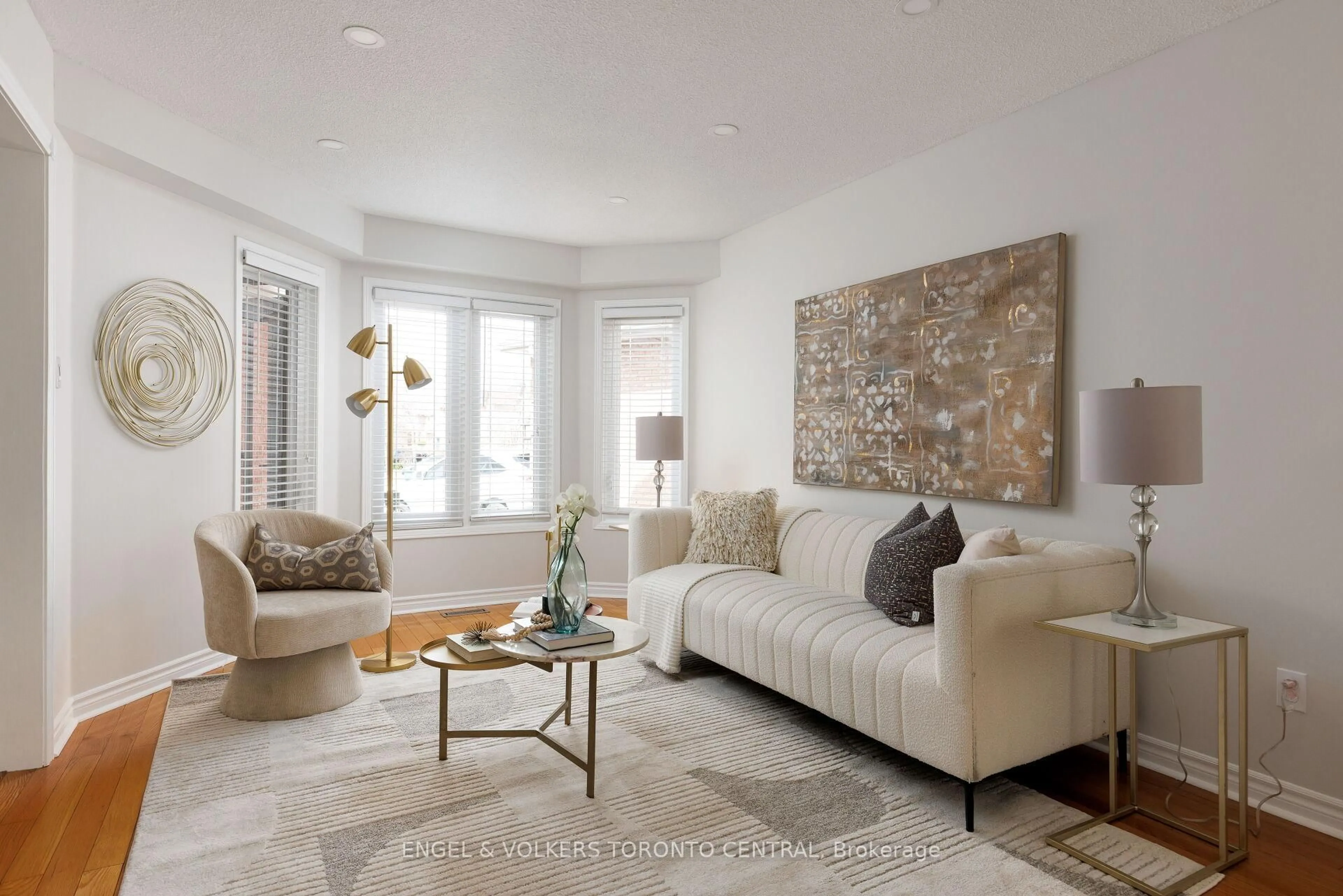 Living room with furniture, unknown for 1539 Nipissing Crt, Pickering Ontario L1V 6T8