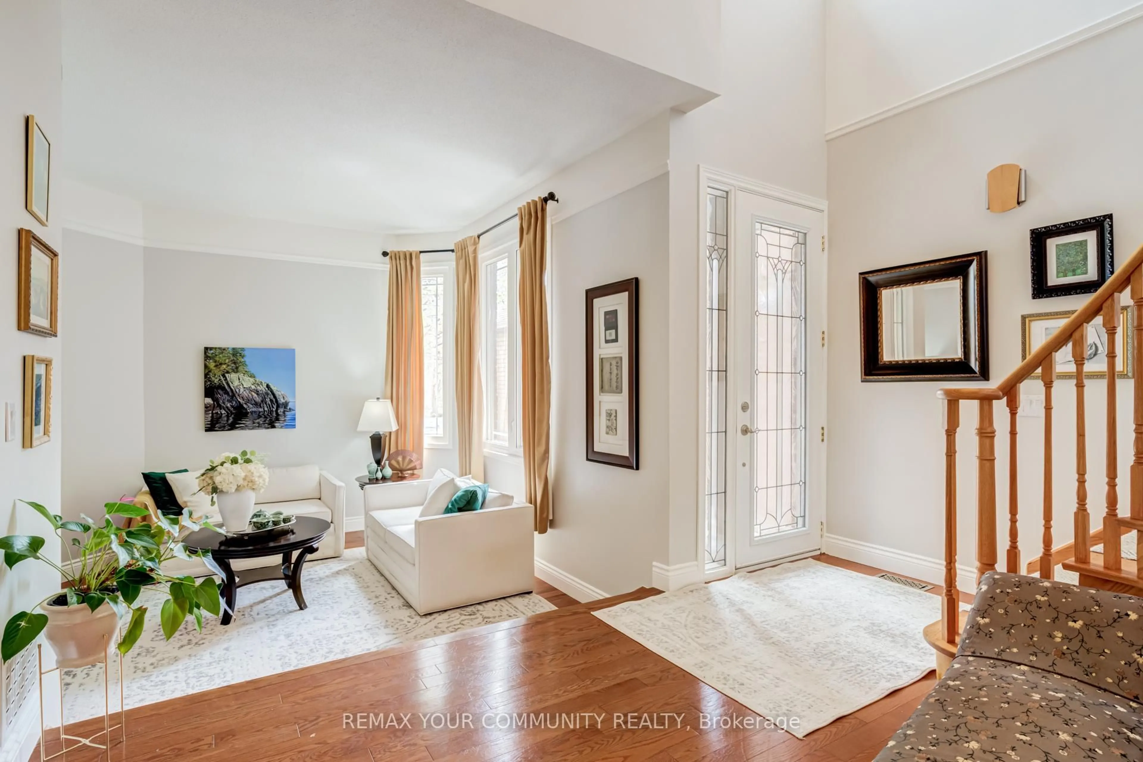 Indoor entryway for 100 Secord St, Pickering Ontario L1V 6V6