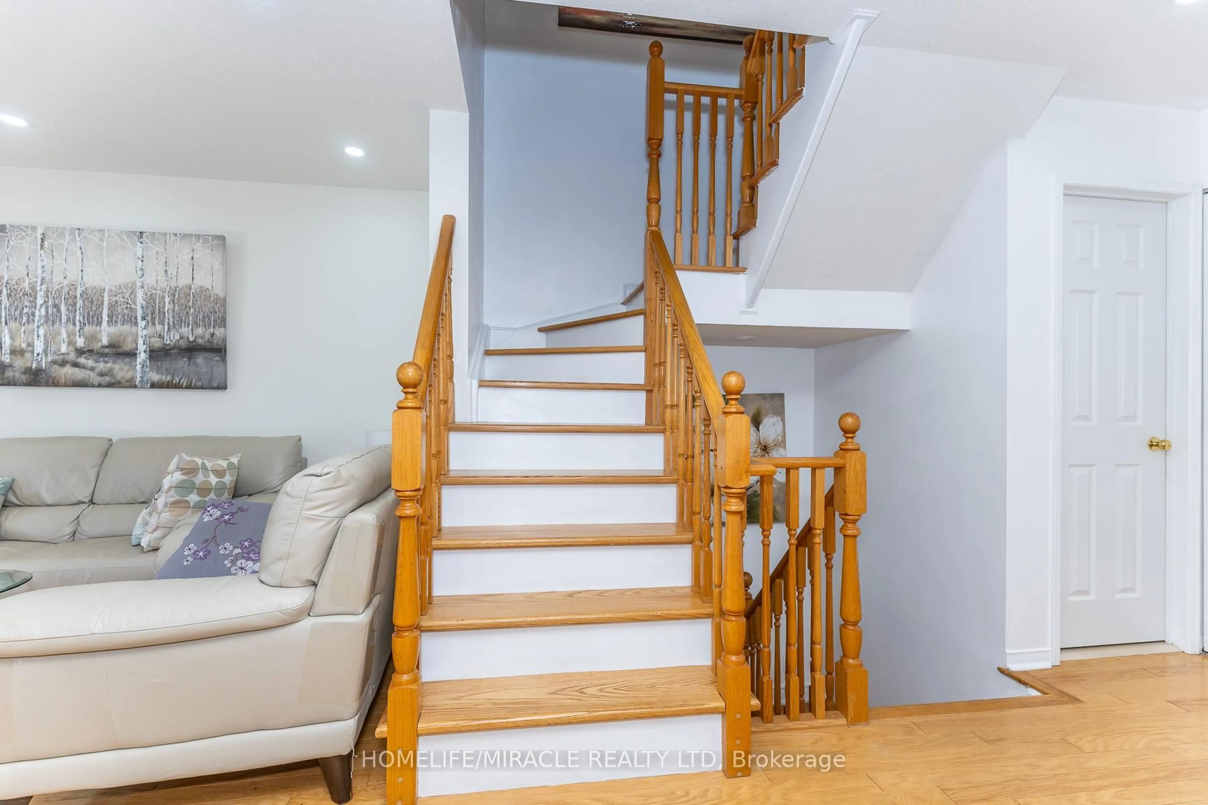 Stairs for 83 Mondeo Dr #539, Toronto Ontario M1P 5B6