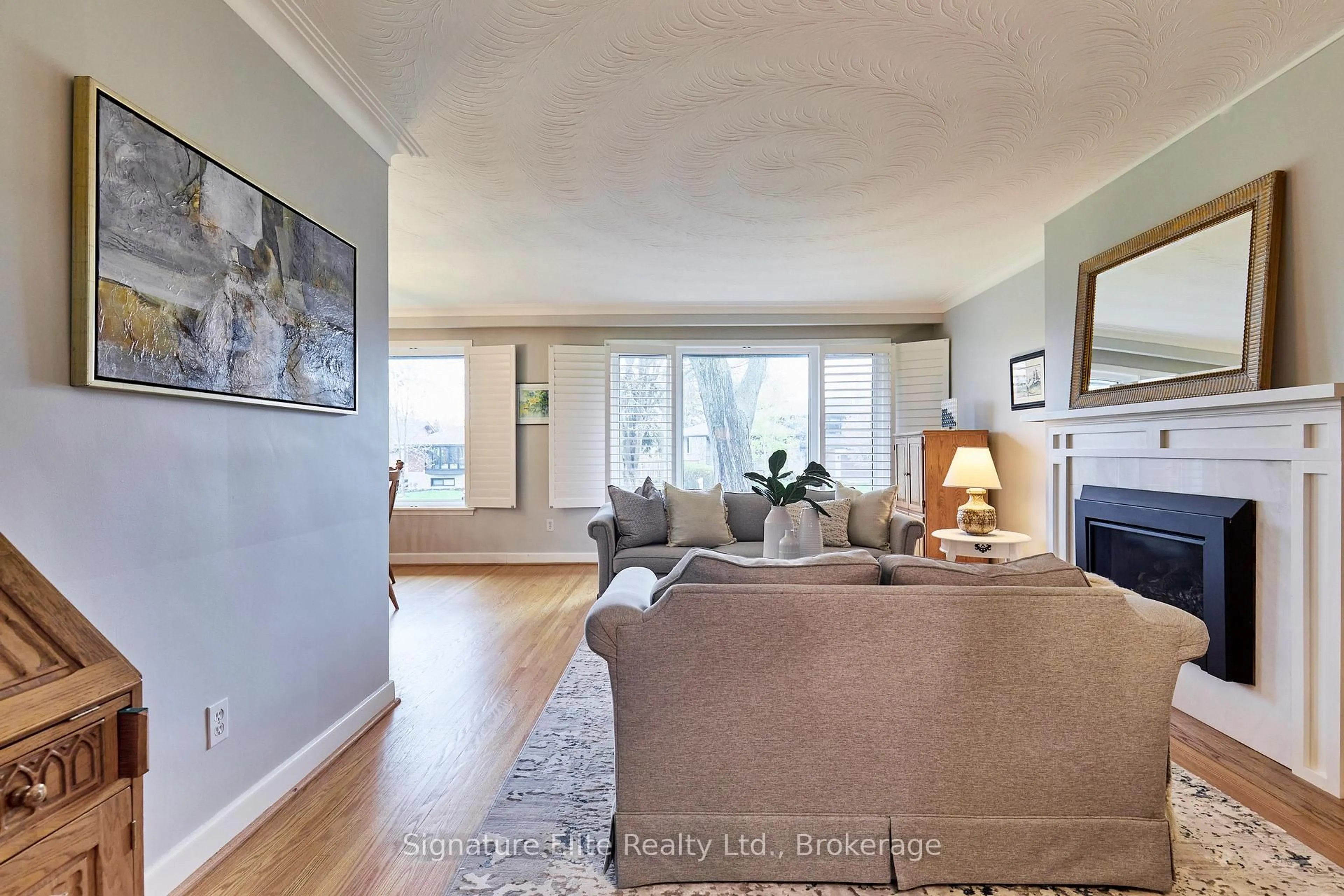 Living room with furniture, unknown for 68 Regency Sq, Toronto Ontario M1E 1N3