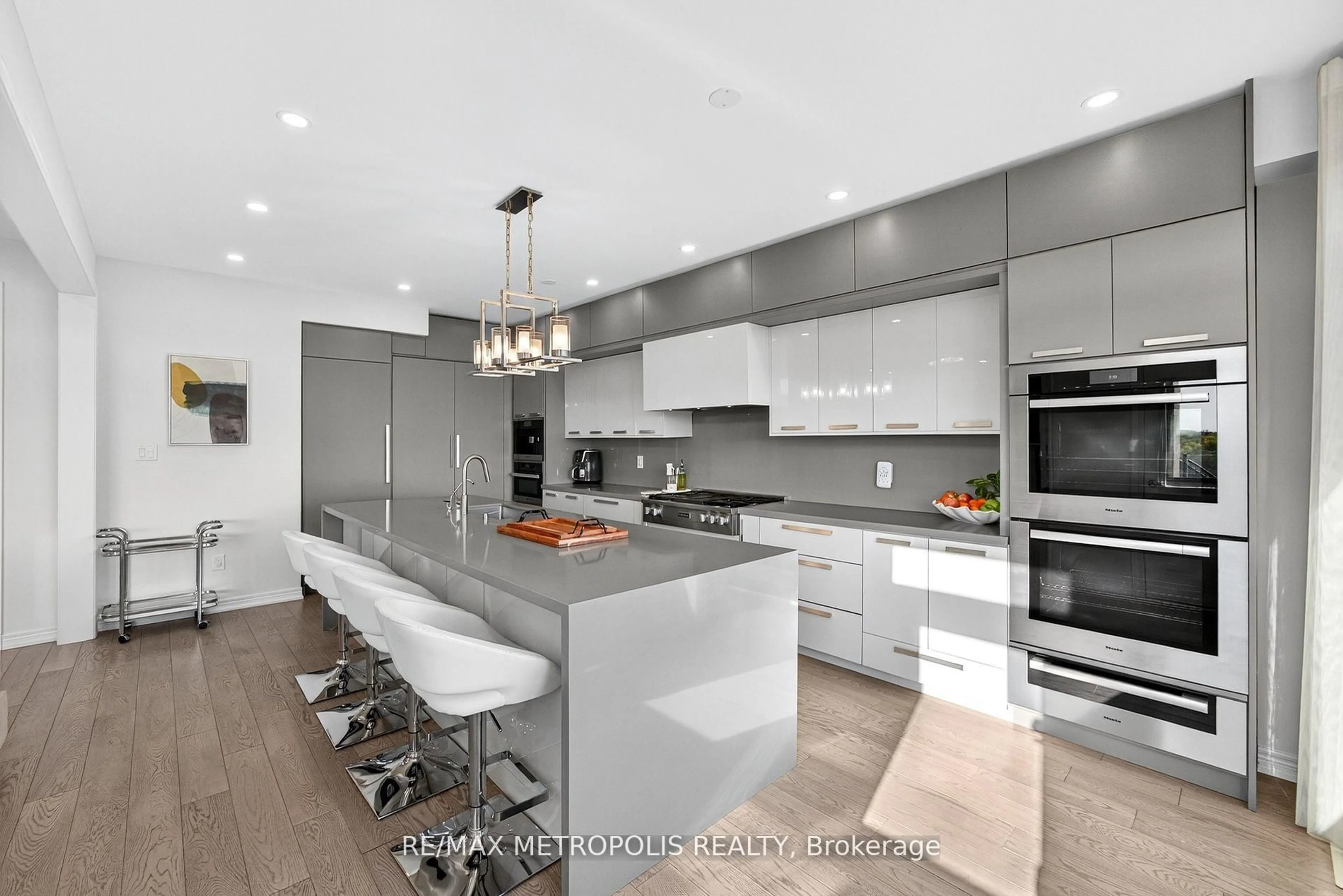 Contemporary kitchen, unknown for 127 Mcphail Ave, Clarington Ontario L1C 7H2
