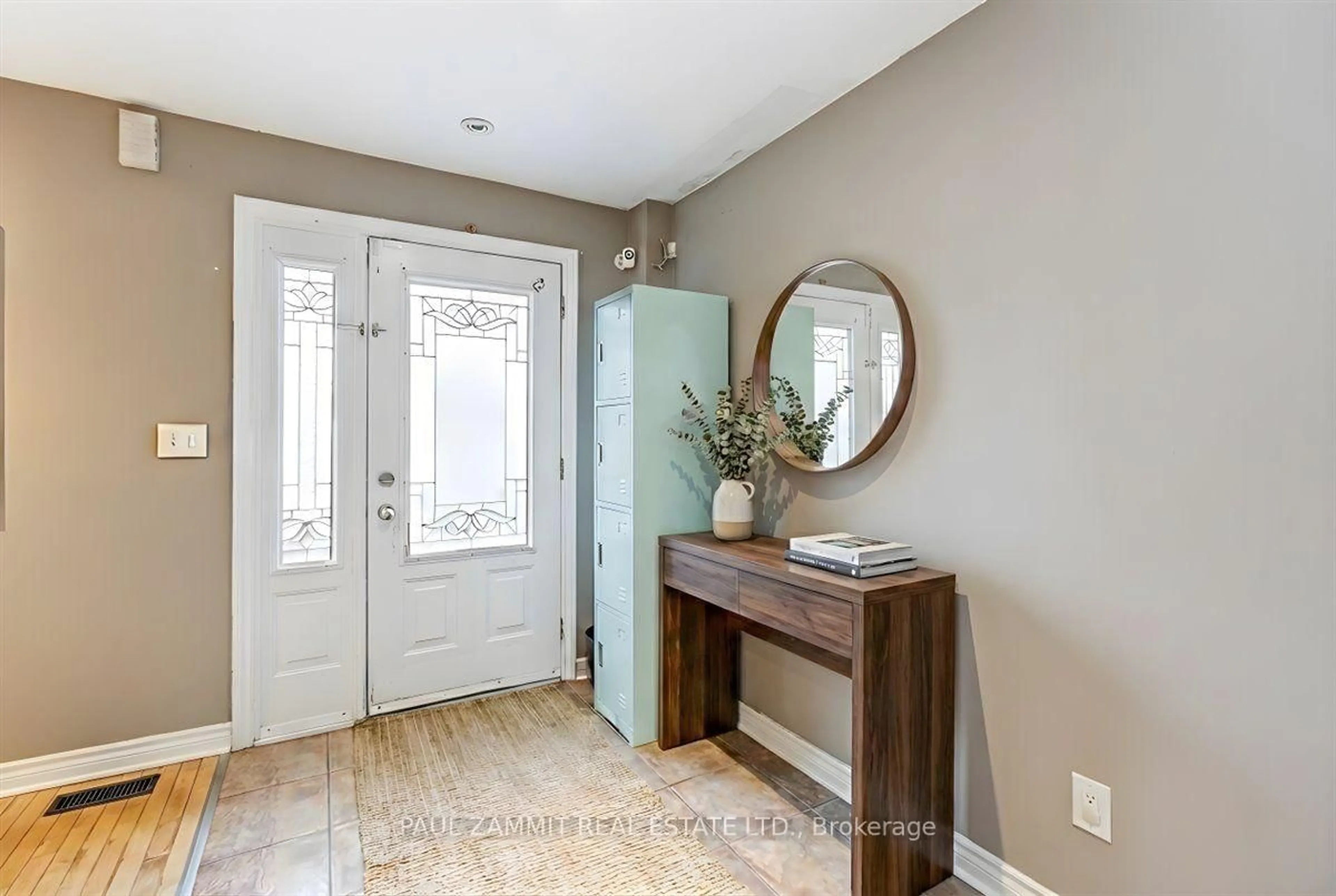 Indoor entryway for 4 Binswood Ave, Toronto Ontario M4C 3N3