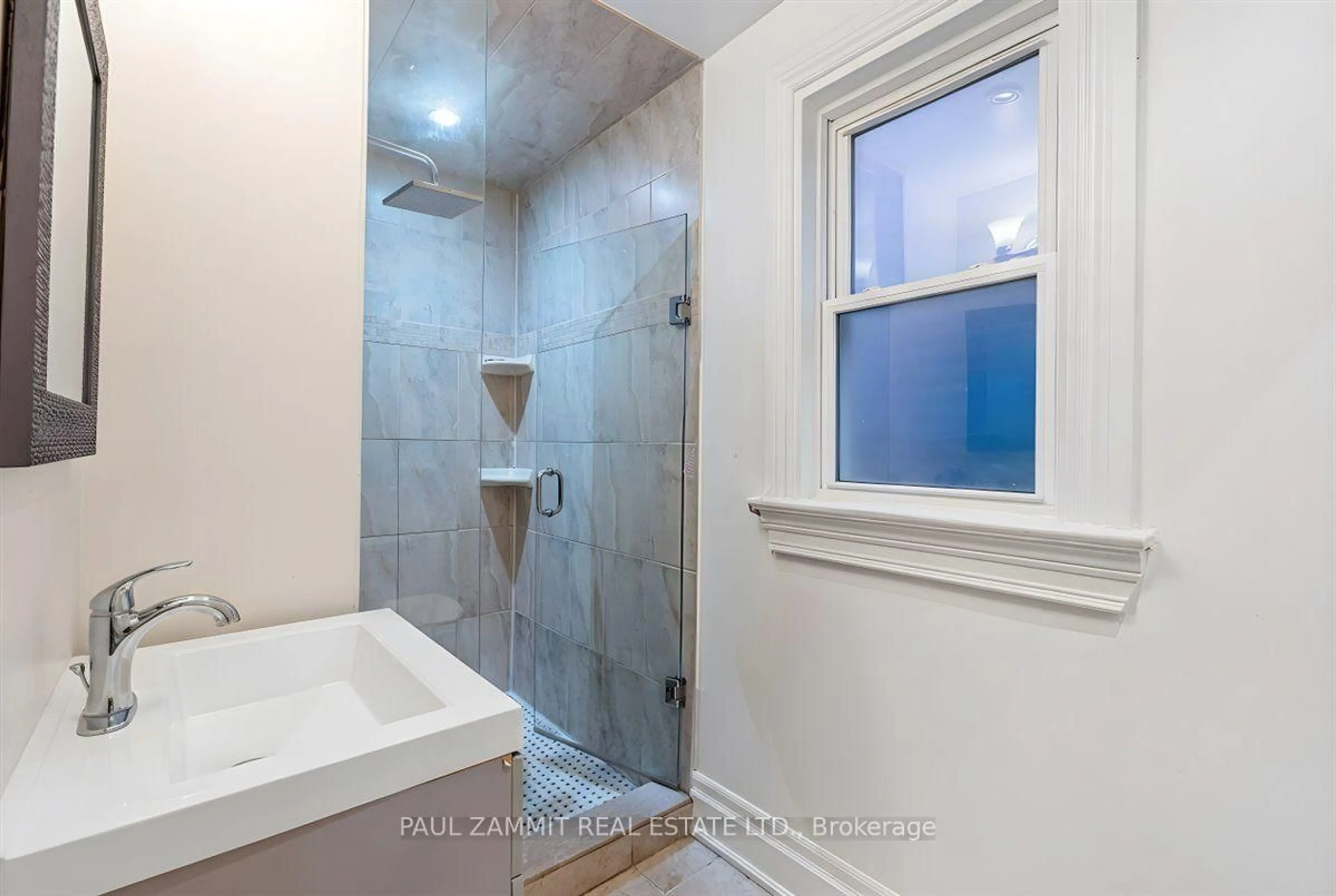 Standard bathroom, ceramic/tile floor for 4 Binswood Ave, Toronto Ontario M4C 3N3