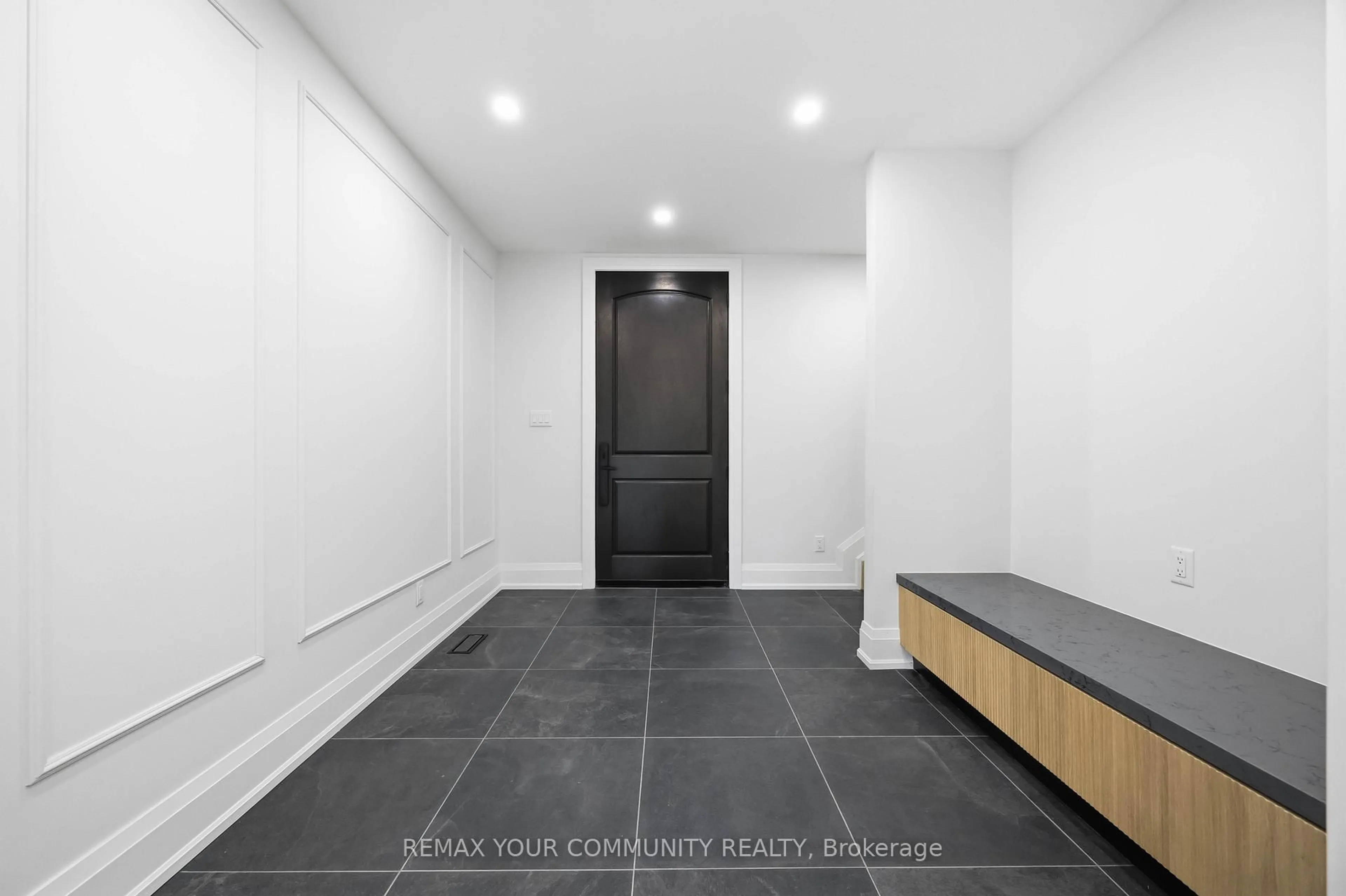 Indoor entryway for 20 Castille Ave, Toronto Ontario M1R 2C1