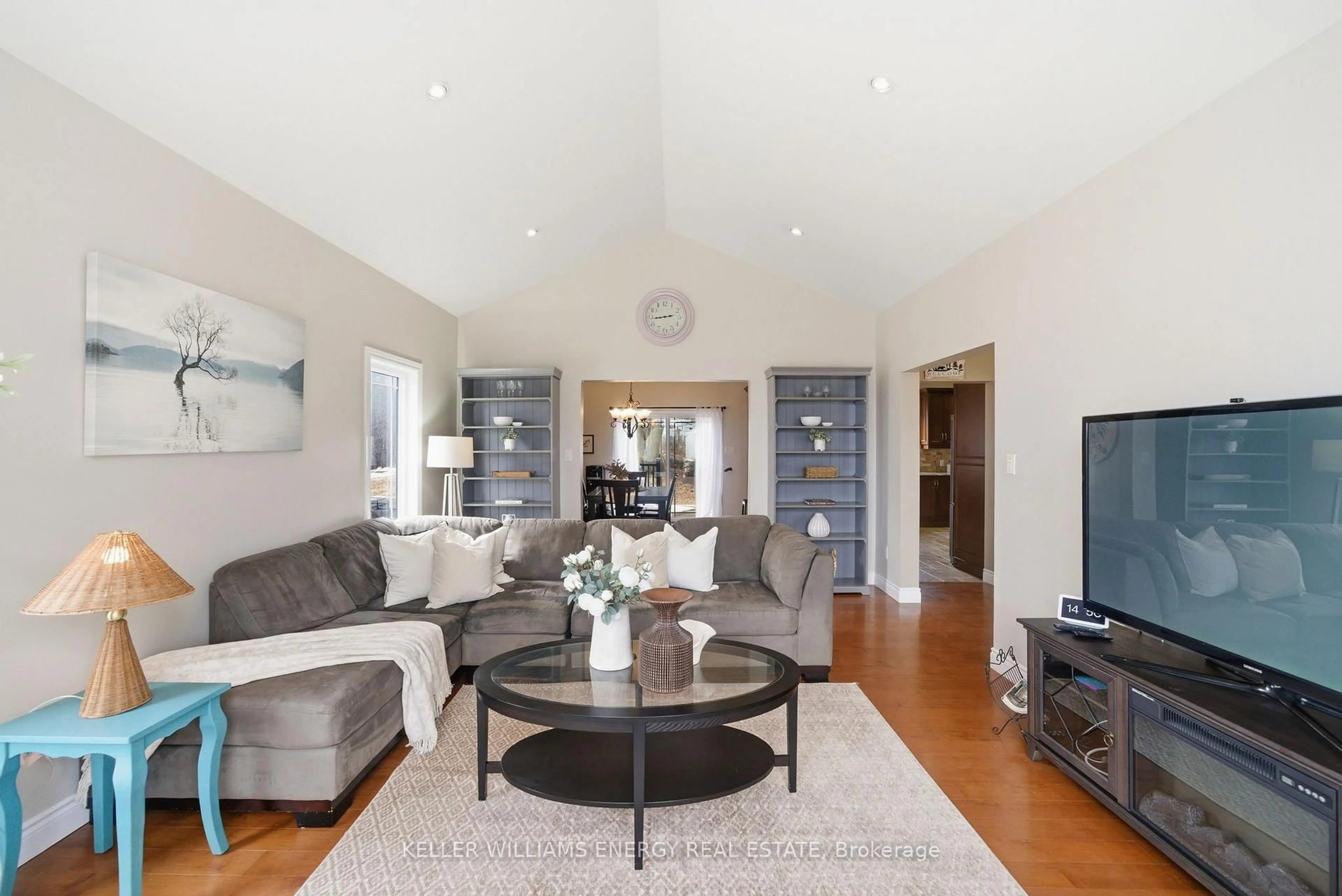 Living room with furniture, unknown for 332 Carnegie Beach Rd, Scugog Ontario L9L 1B6