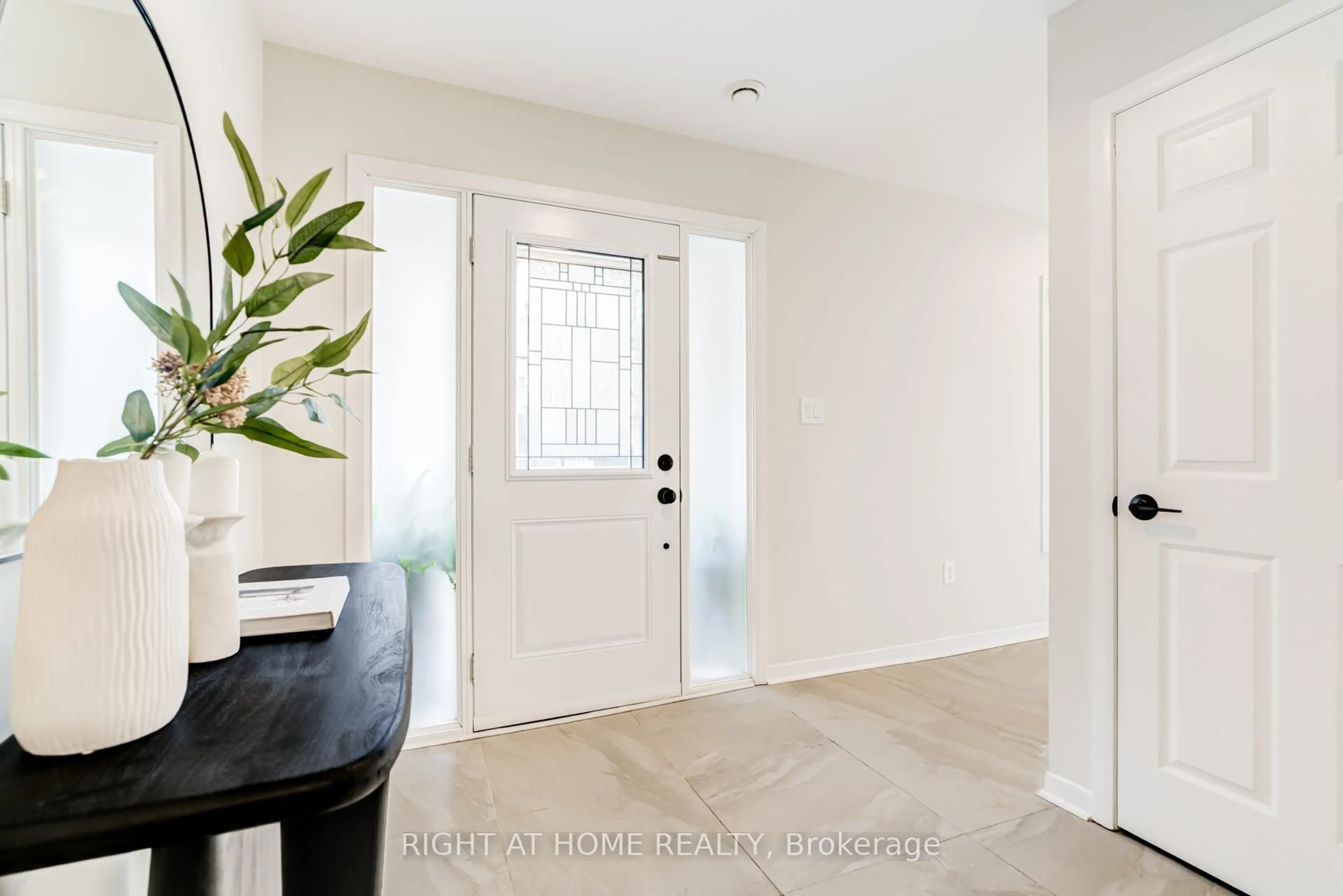 Indoor entryway for 1250 St.Martins Dr #88, Pickering Ontario L1W 0A2