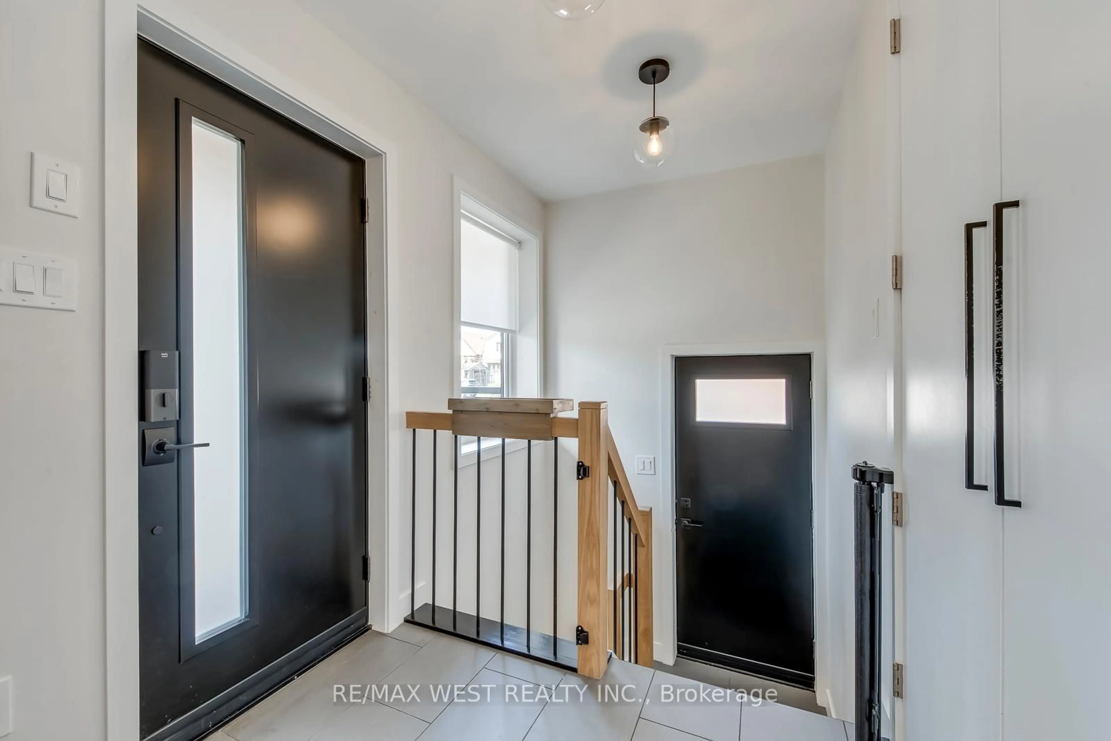 Indoor entryway for 145 Bexhill Ave, Toronto Ontario M1L 3C5