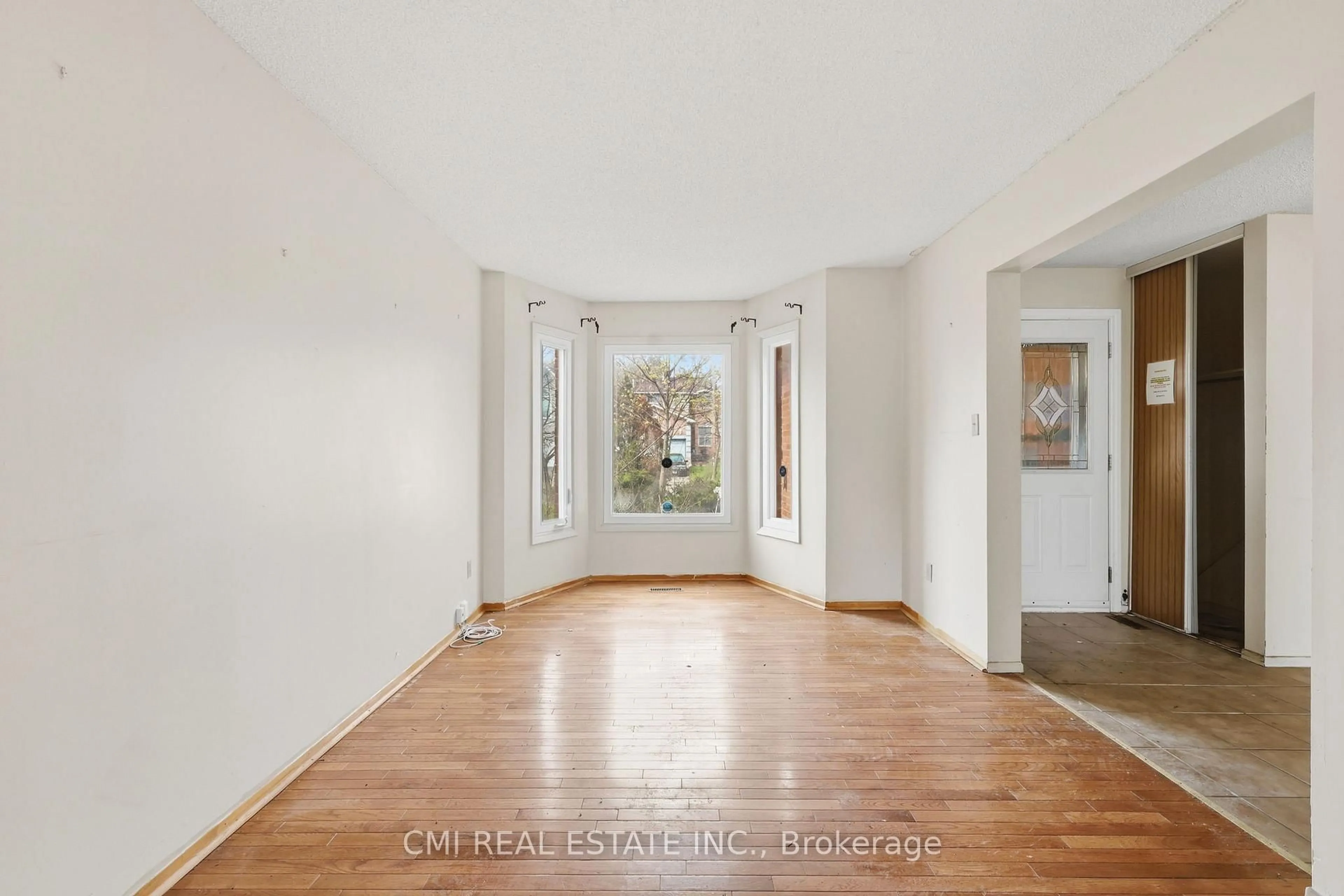 Unknown for 2275 Chapman Crt, Pickering Ontario L1X 2G1