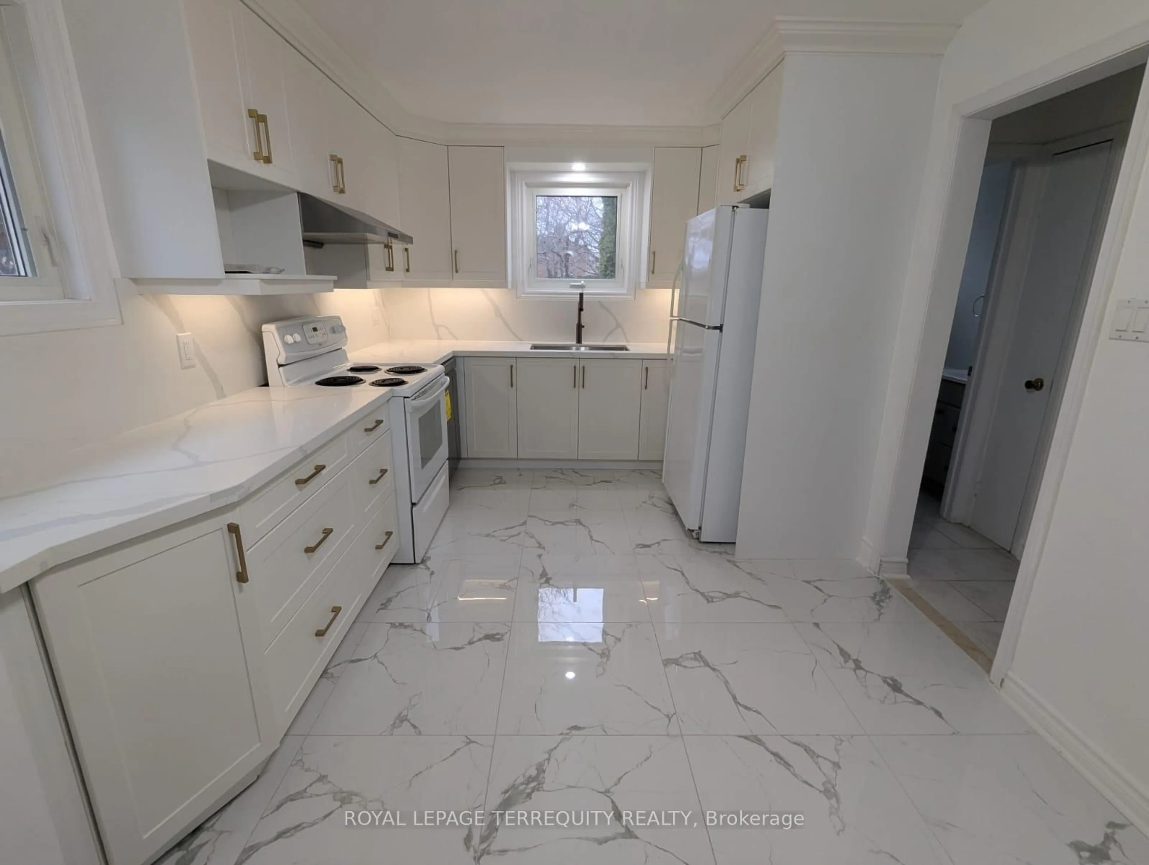 Standard kitchen, ceramic/tile floor for 1858 Shadybrook Dr, Pickering Ontario L1V 3A8