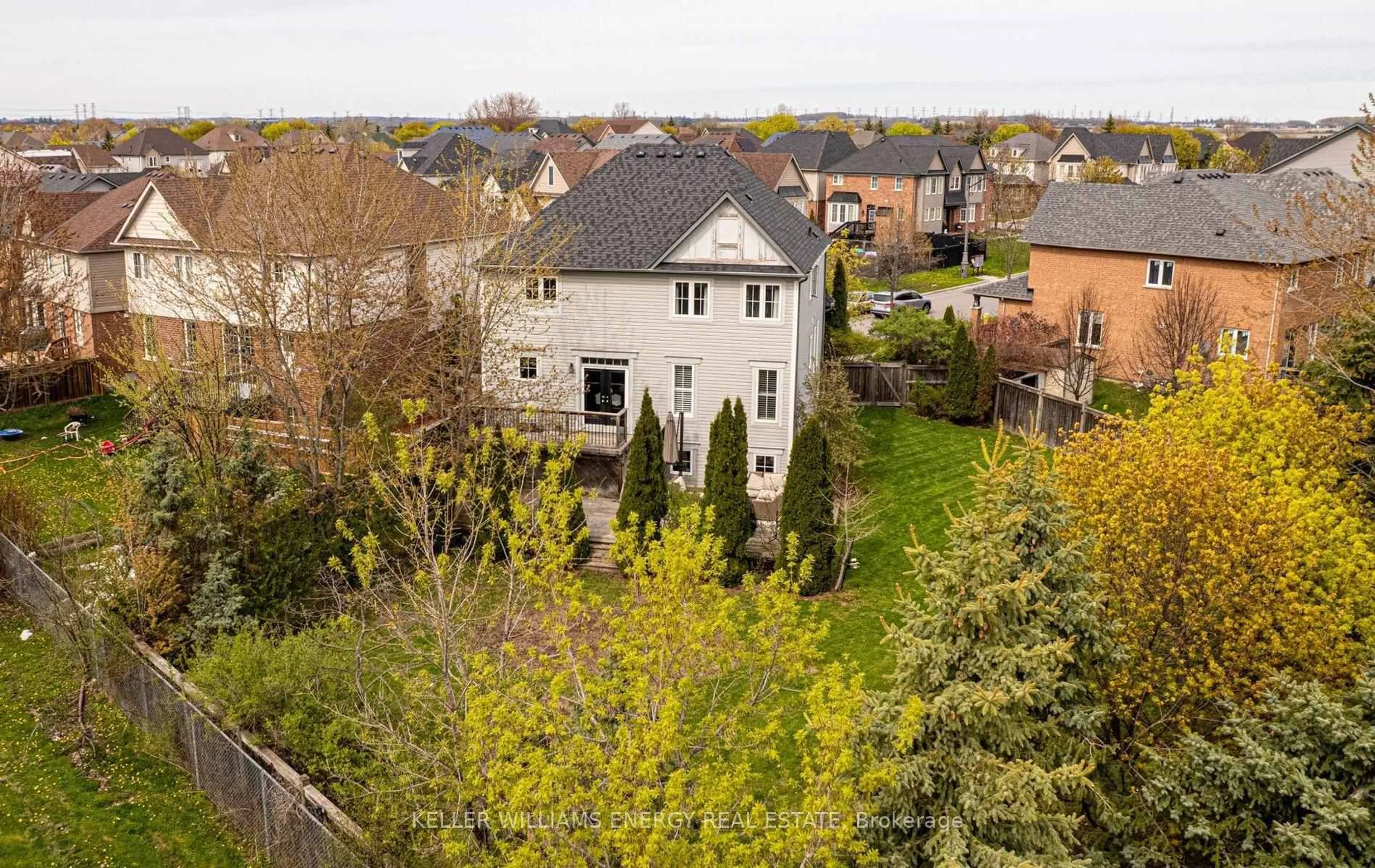 A pic from outside/outdoor area/front of a property/back of a property/a pic from drone, street for 105 Woodbine Pl, Oshawa Ontario L1L 1C5